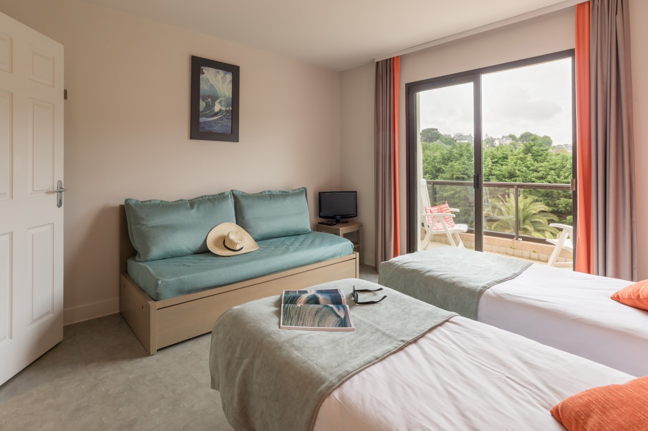 L'Archipel (Brittany) 2p5p NR.