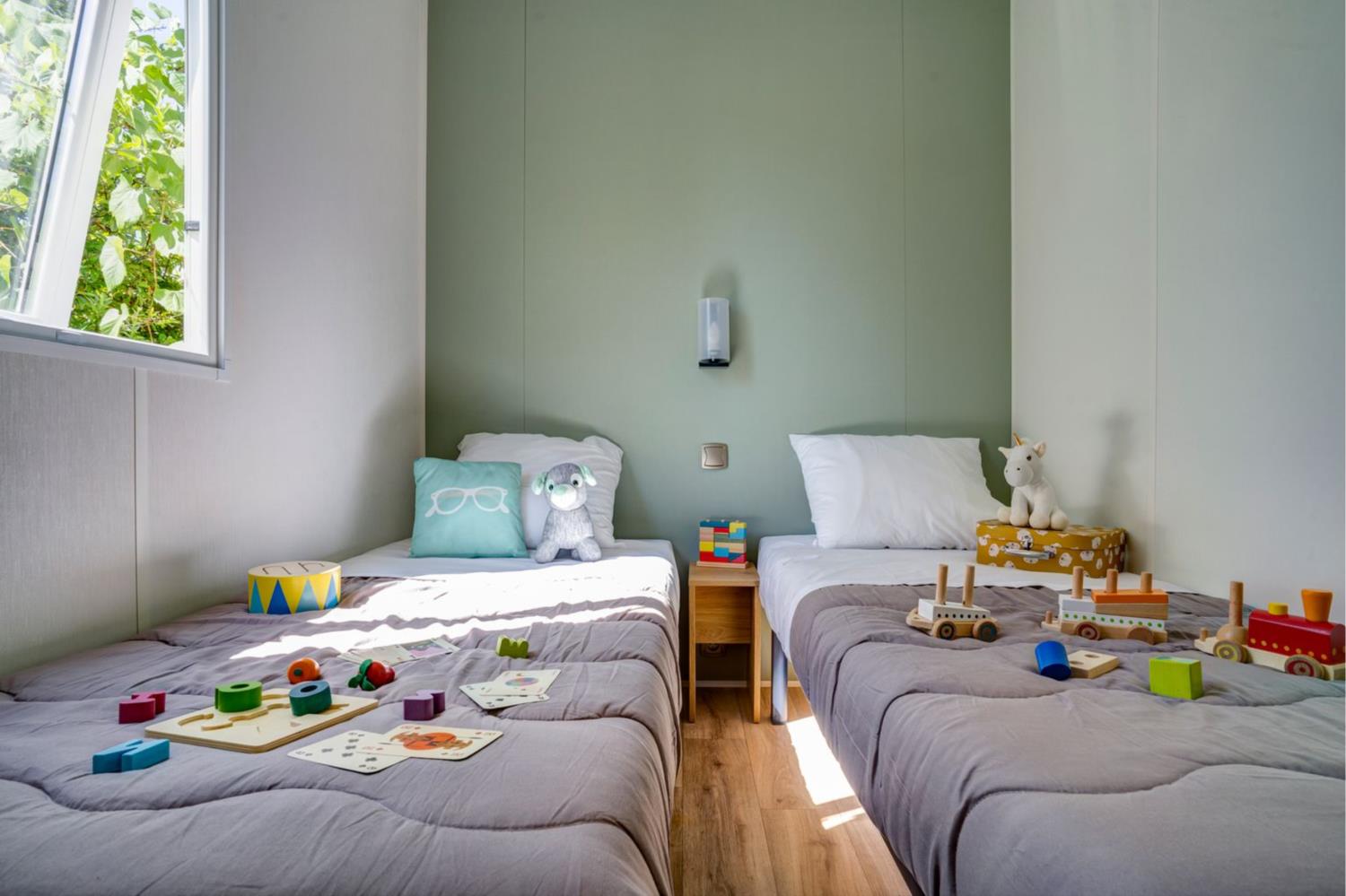 Cottage Friends 10p AirCon.