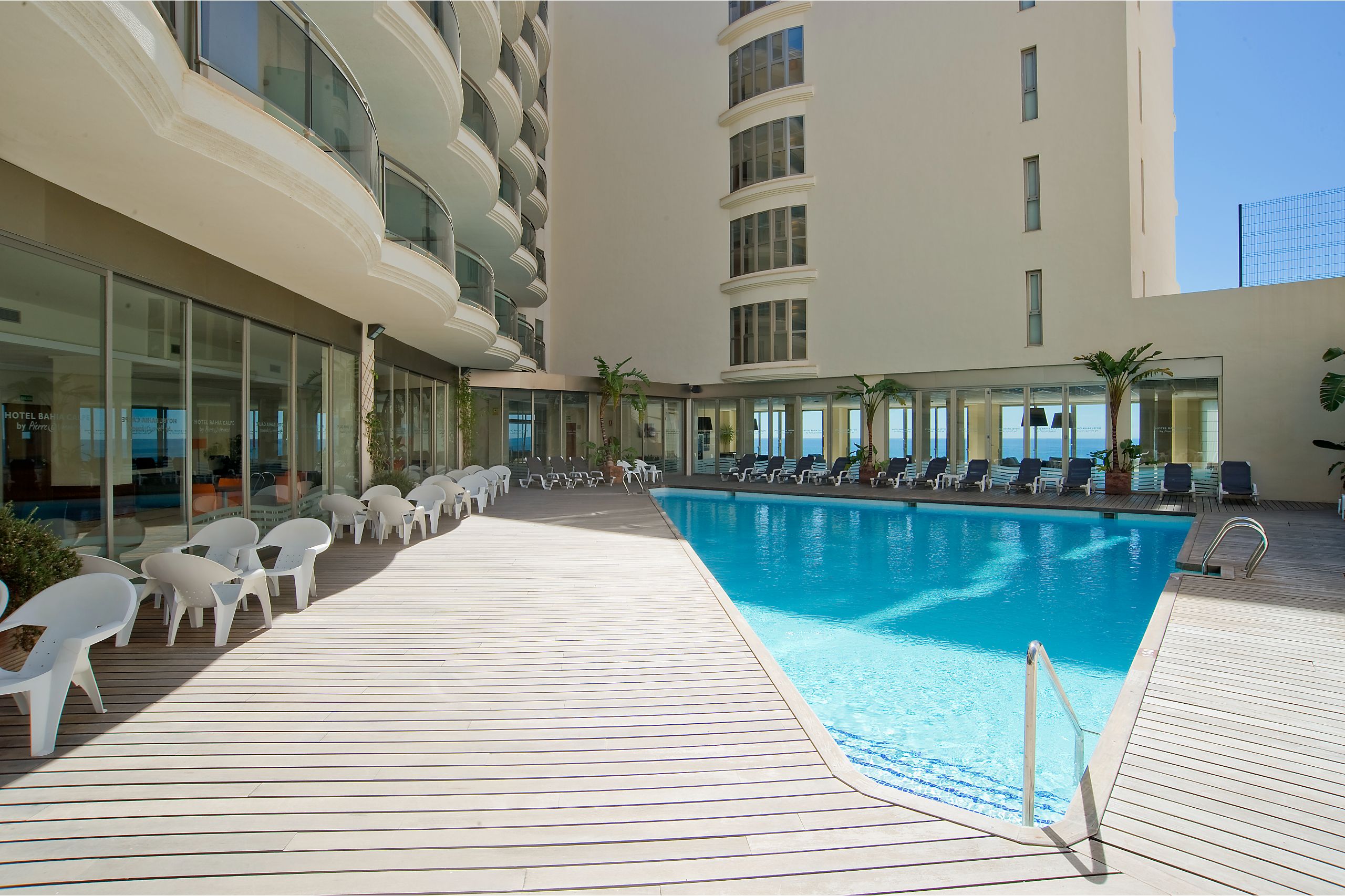Swimming pool area near Bahia Calpe Chambre - Double - Climatisé in Spain