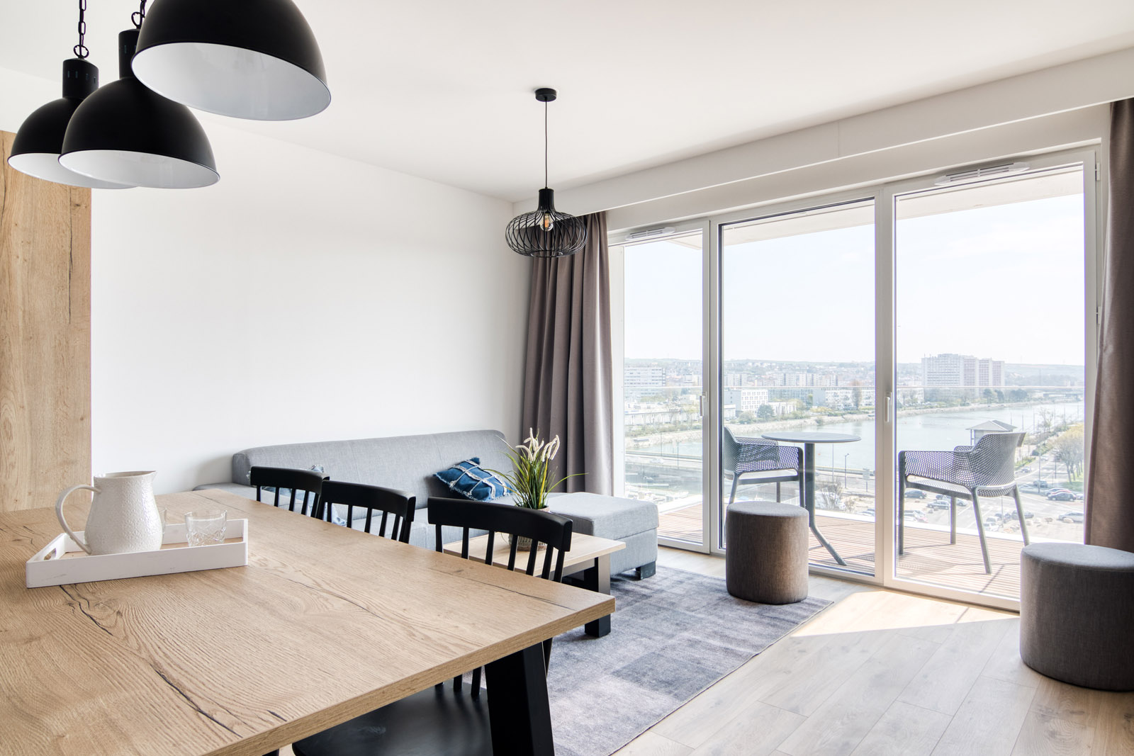 deluxe-suite-for-6-people-with-3-bedrooms-and-balcony