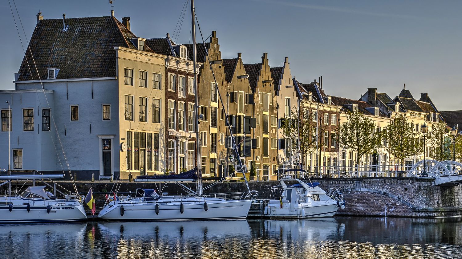 Apt - Dorpsplein 6 Koudekerke