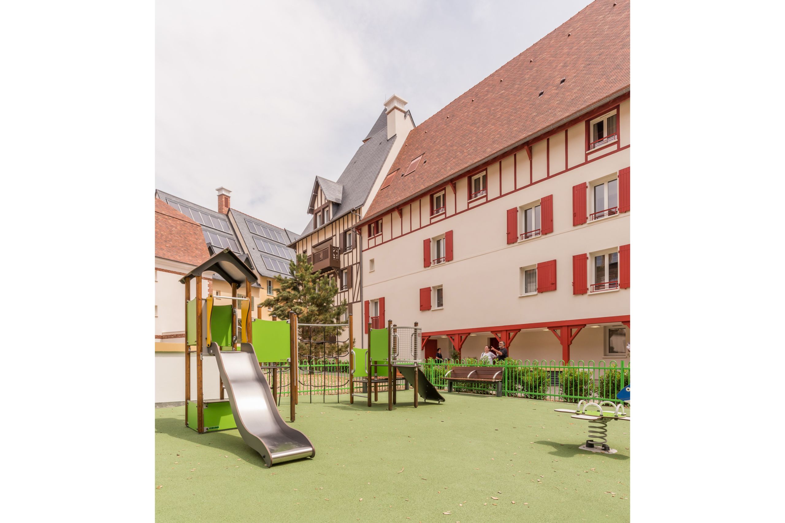 Swimming pool area near Presqu'Ile de la Touques 3p6p A/C in France