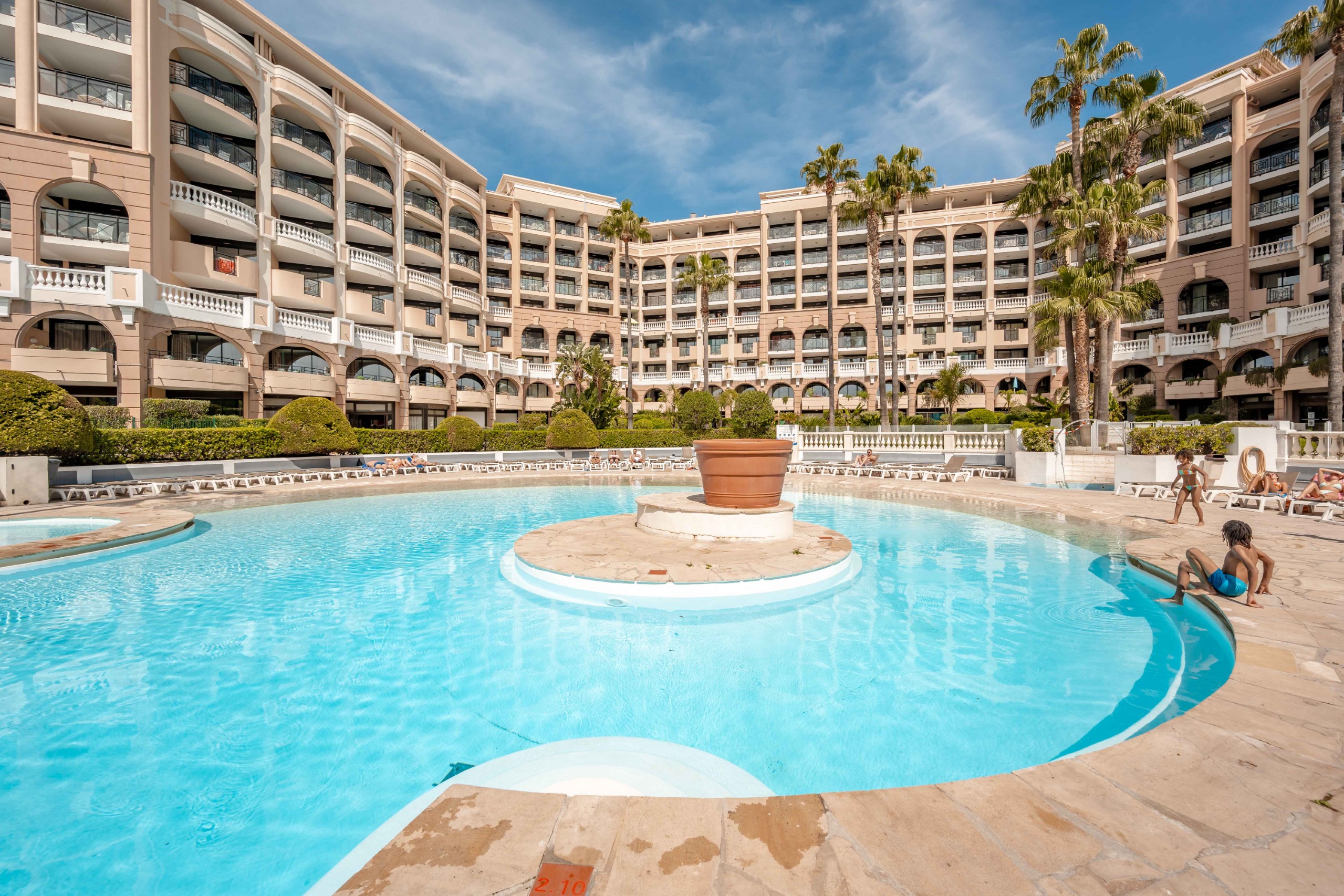 Cannes Verrerie 2p4p A/C