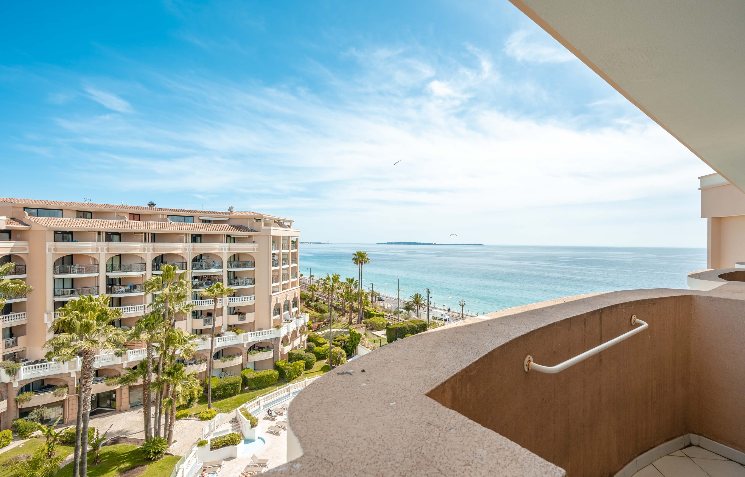 cannes-verrerie-2p6p-a-c-balcony