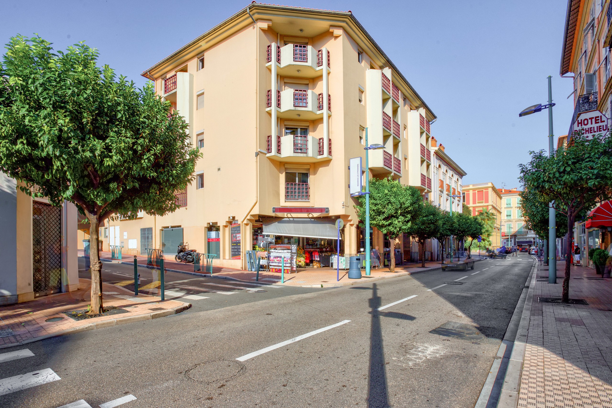 les-citronniers-s2p-courtyard-side