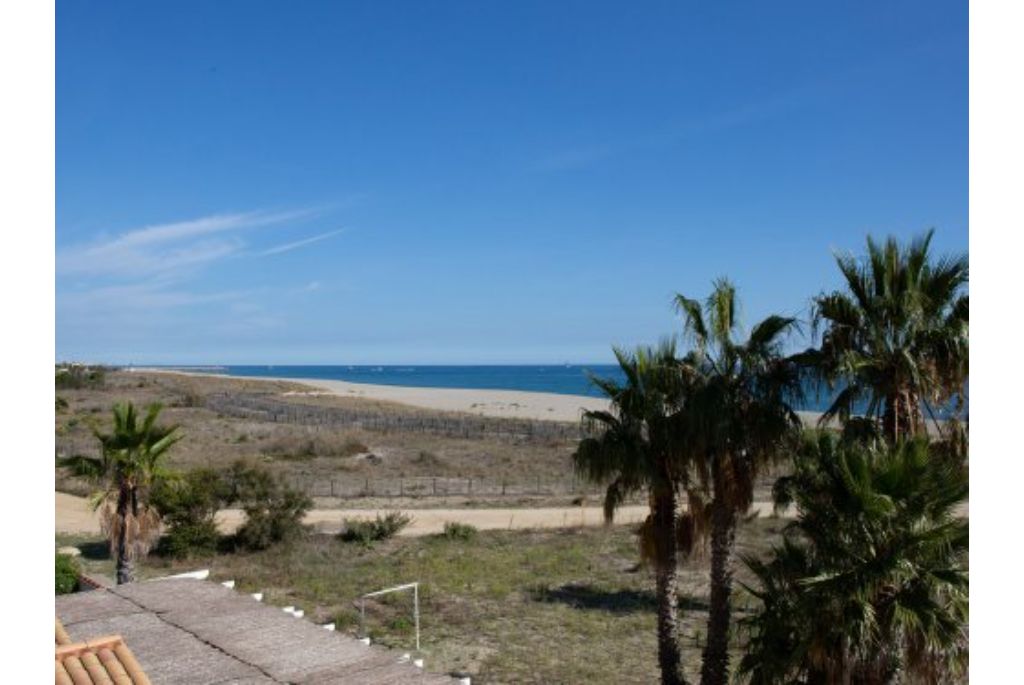 Outdoor terrace and garden at Appartement Les Bulles de Mer 3P6 in France