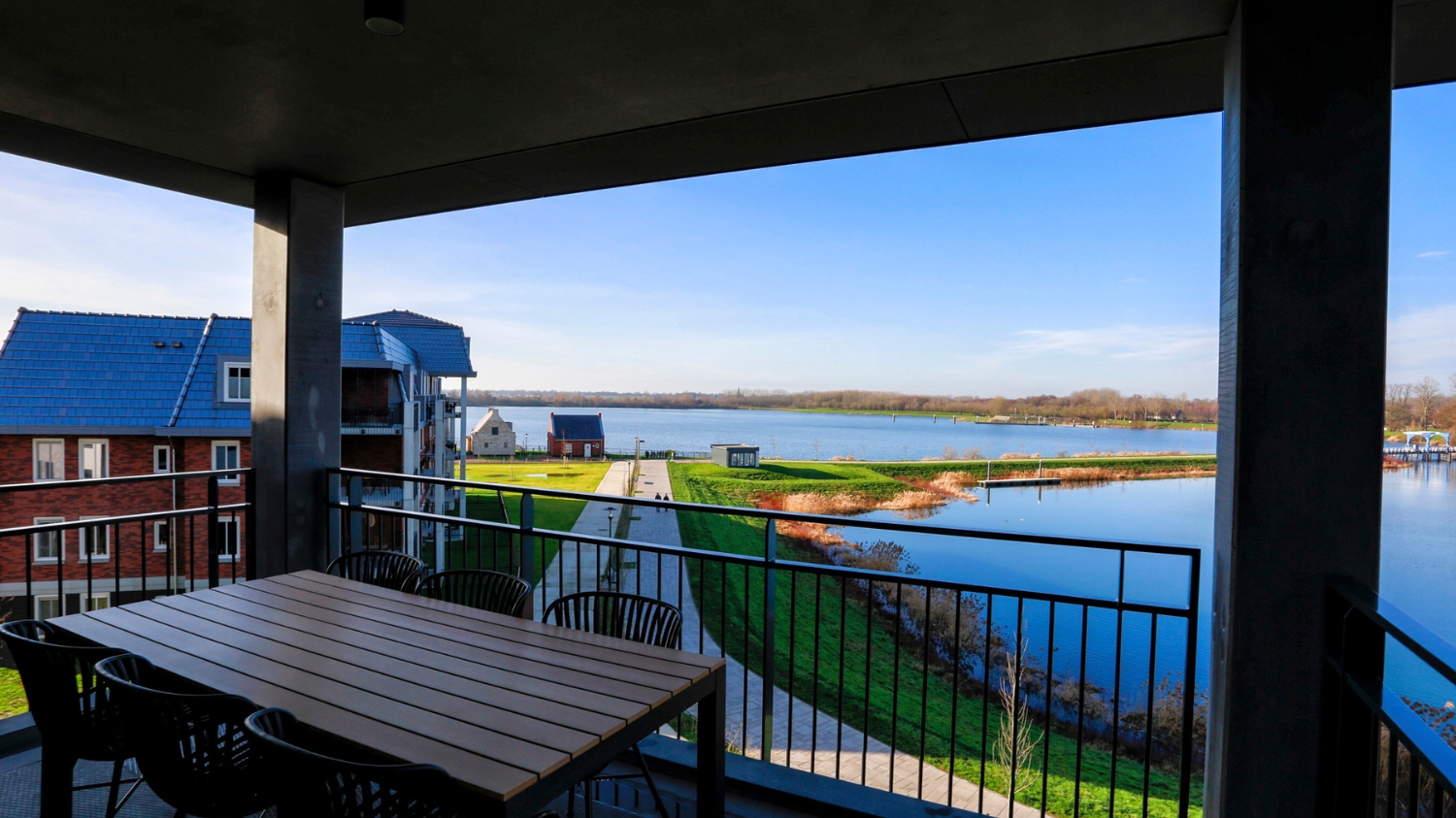 Lake View Penthouse 4p