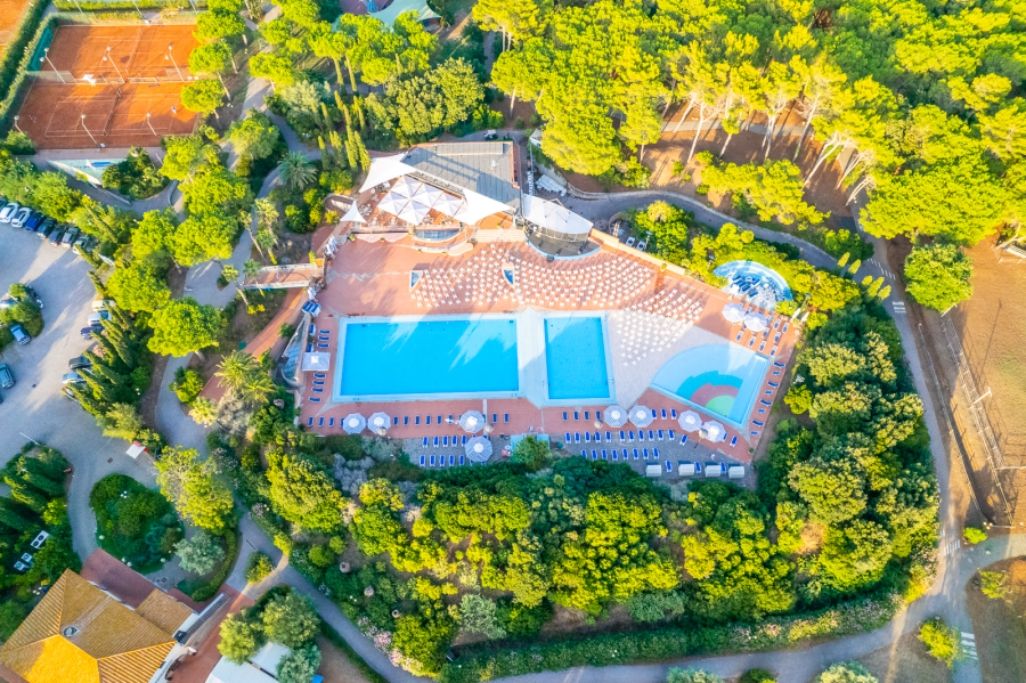 Swimming pool area near Villetta Large Morellino 6 pax in Italy