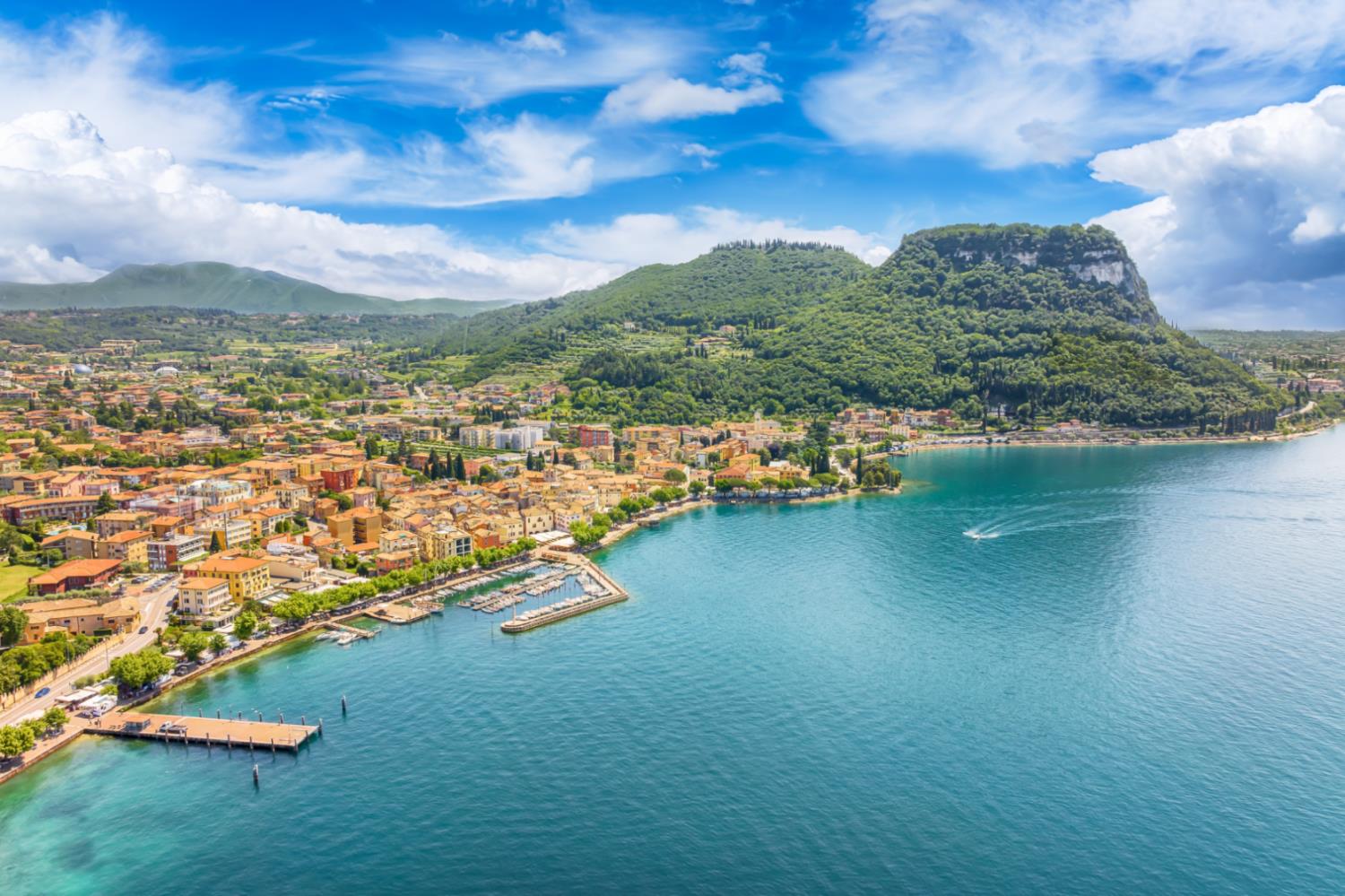 Liano Violetta -view lake & parking — 5