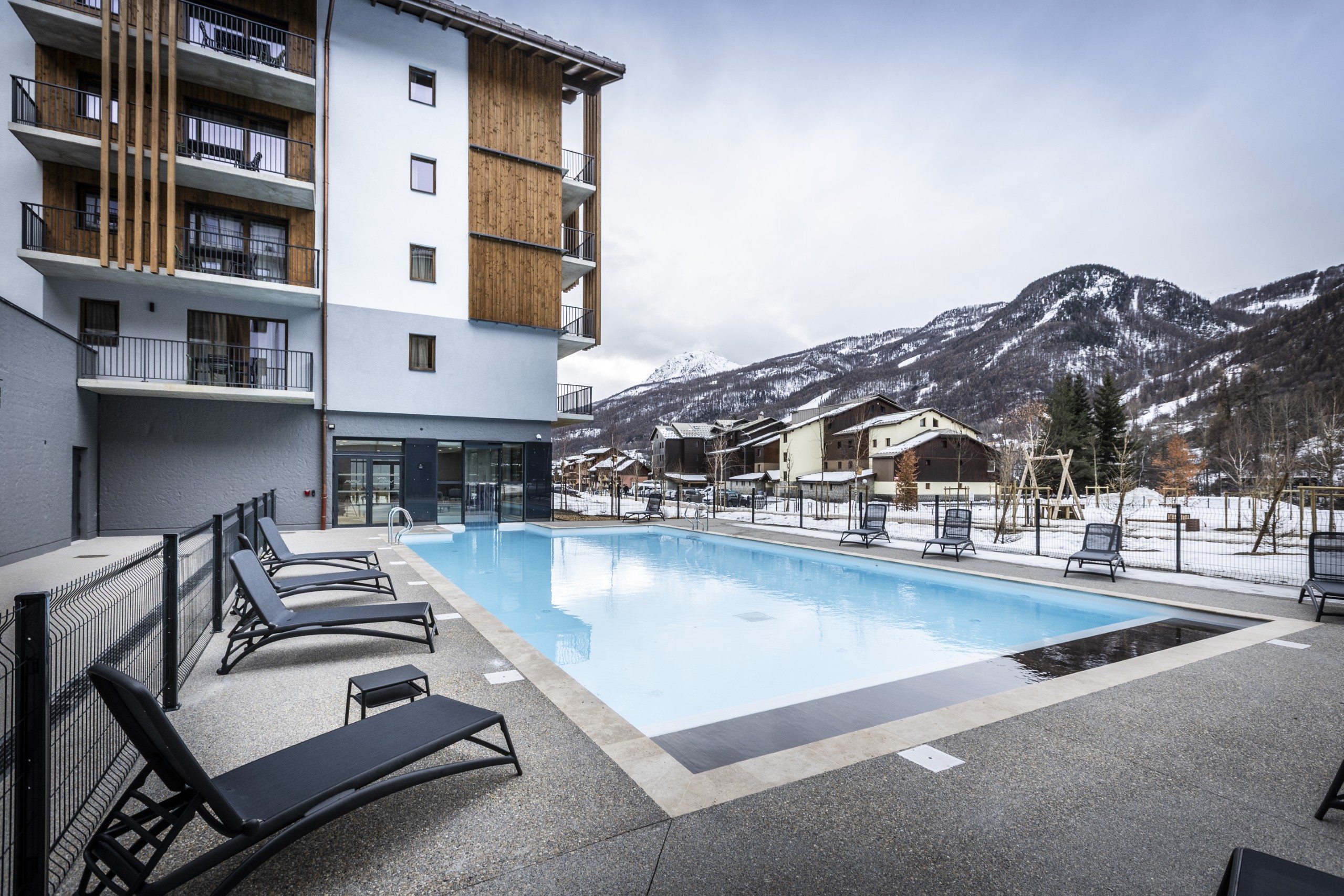 le-serra-neva-2p4p-comfort