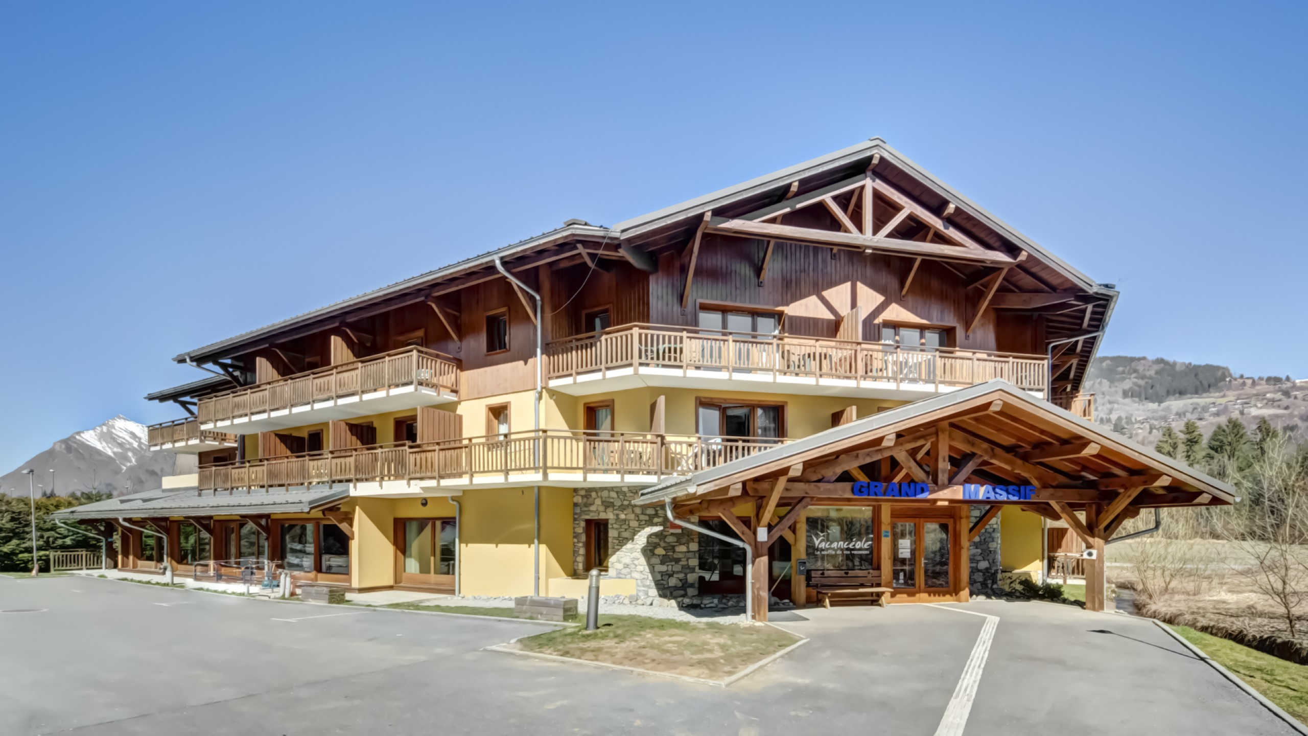 residence-grand-massif-2p4s