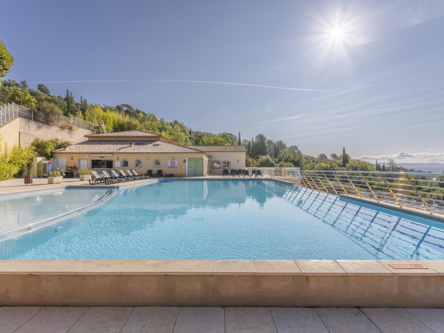 Bedroom accommodation at Le Domaine de Camiole M48P in France