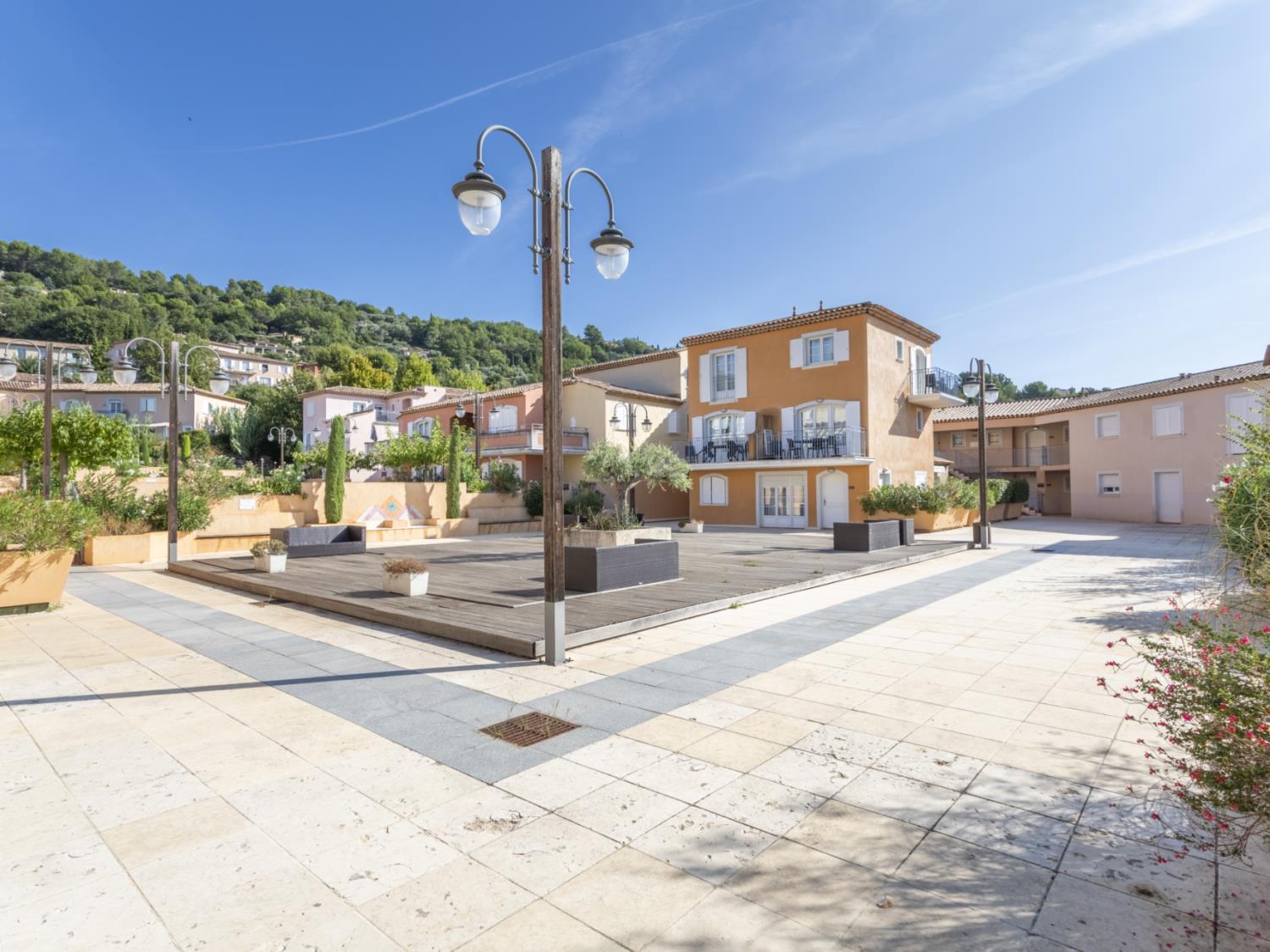Kitchen facilities at Le Domaine de Camiole M48P in France