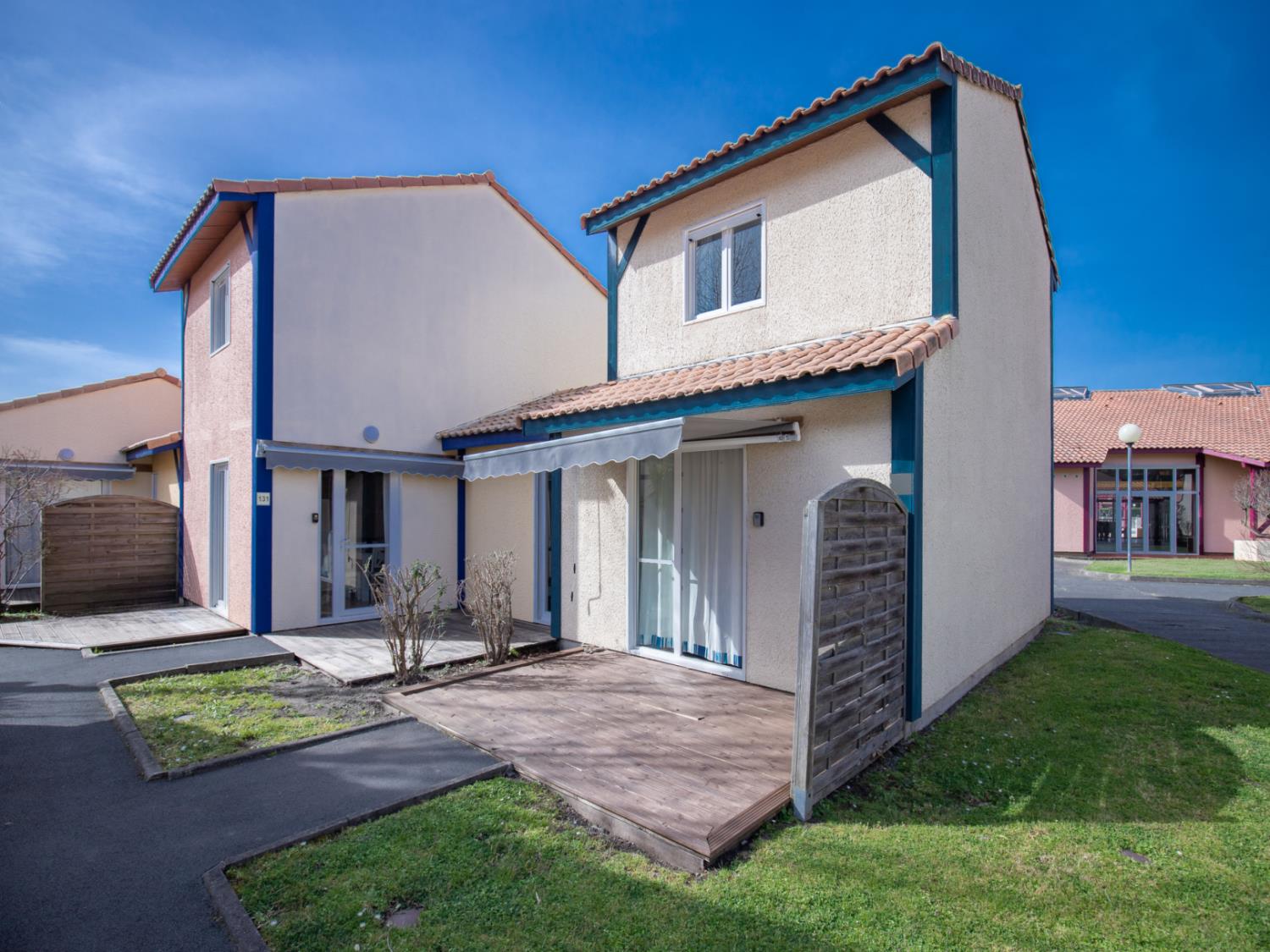 Kitchen facilities at Les Villas du Lac M36S in France