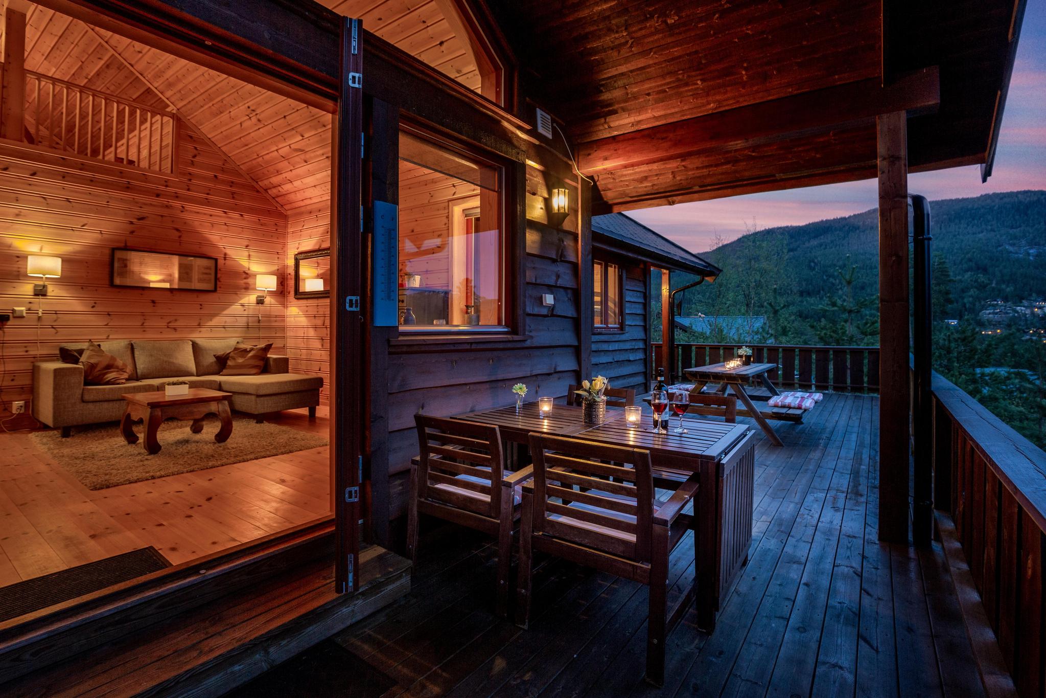 Outdoor terrace and garden at Eidstod 6p in NO