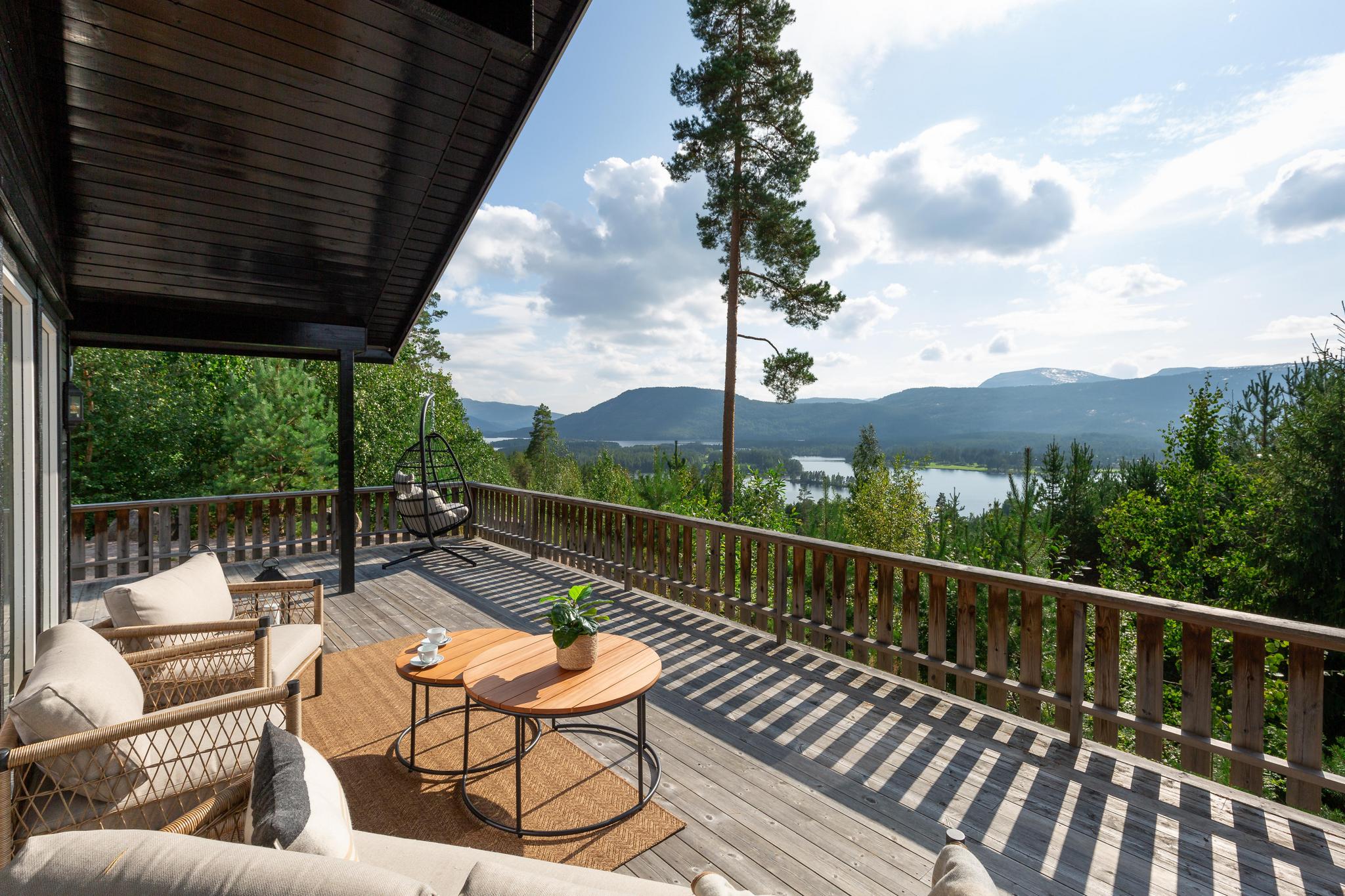 Outdoor terrace and garden at Verhøf Hytte 9p in NO