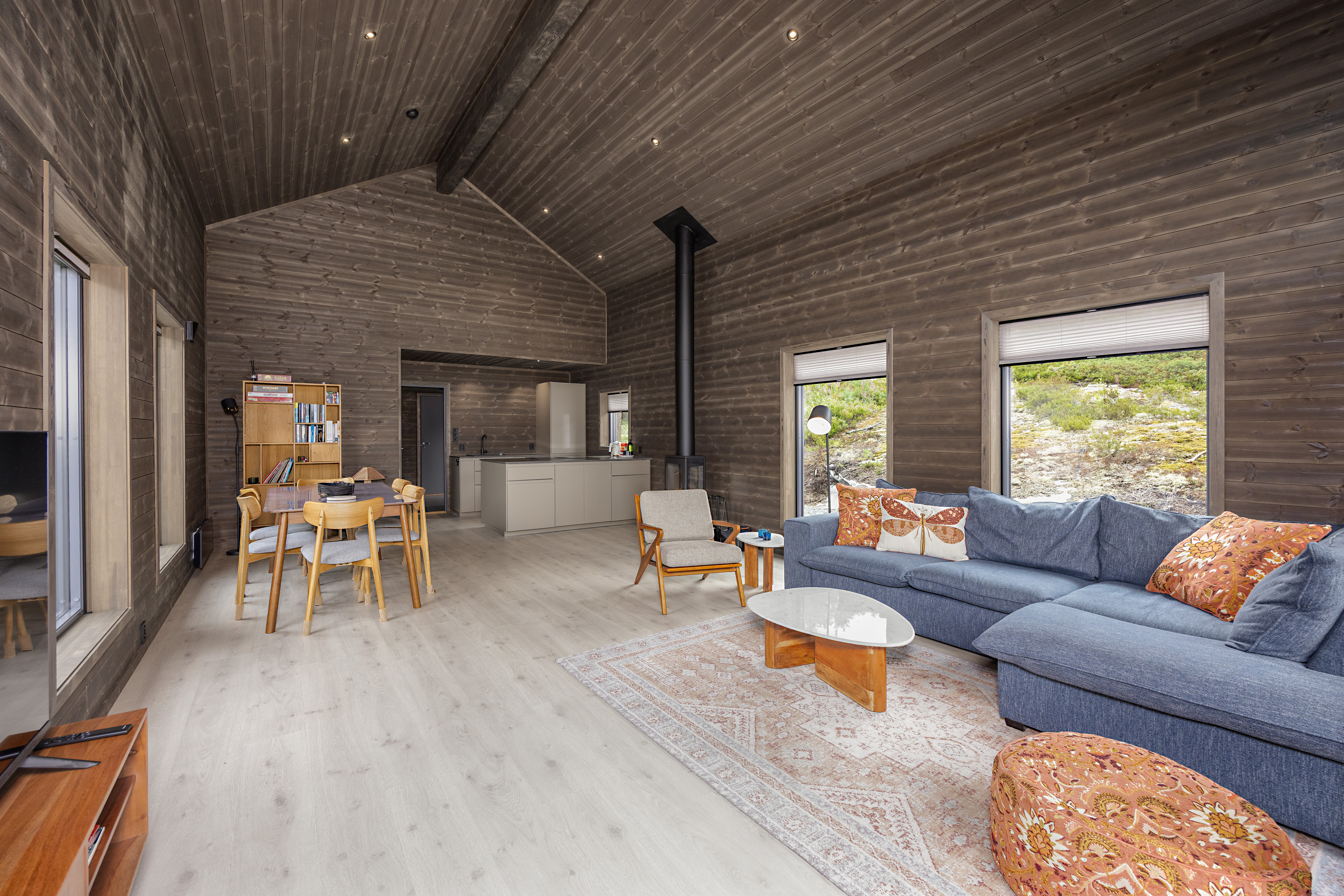 Outdoor terrace and garden at Berre Veit 6p in NO