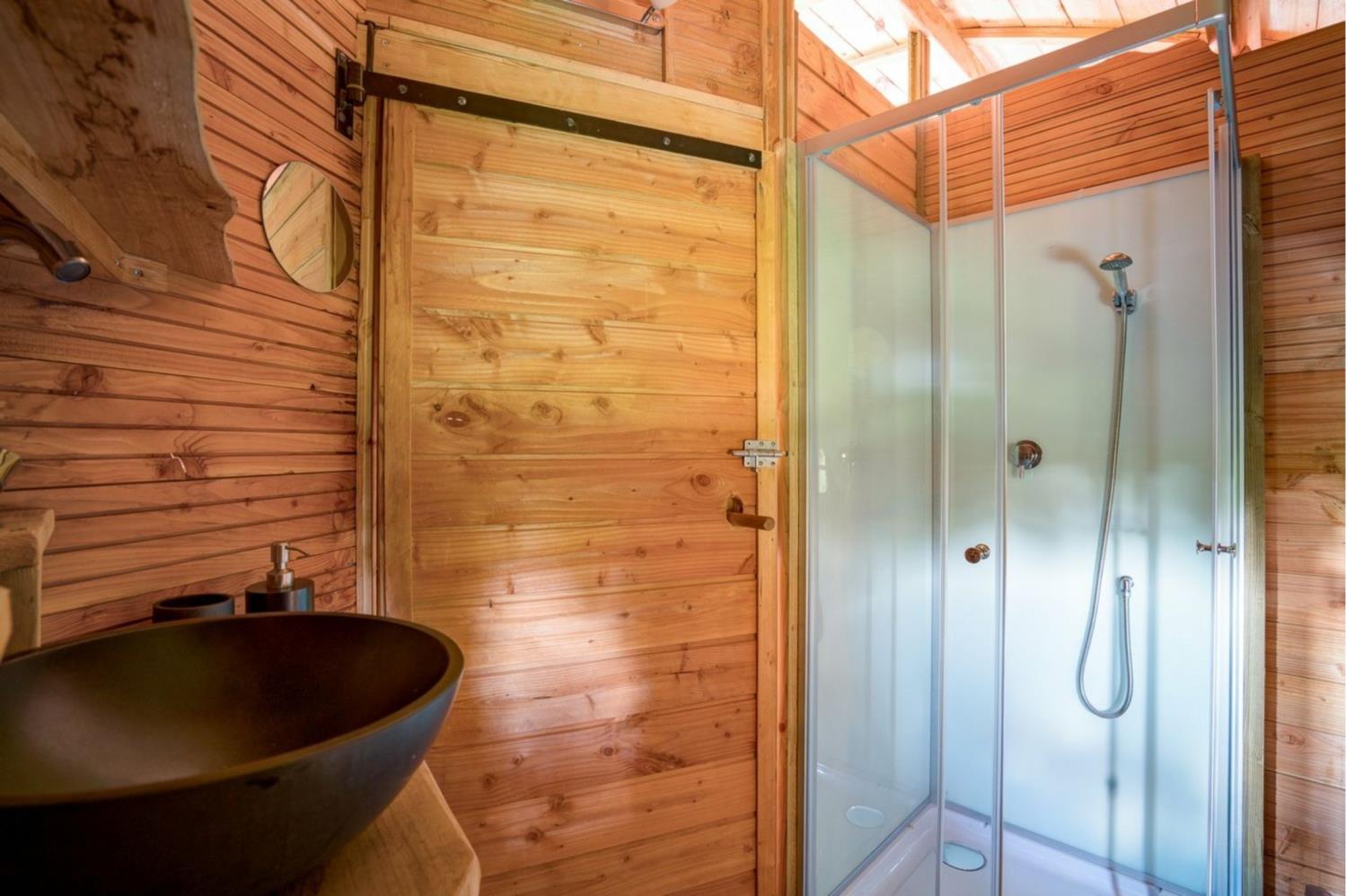 Outdoor terrace and garden at Cabin Love 5p in France