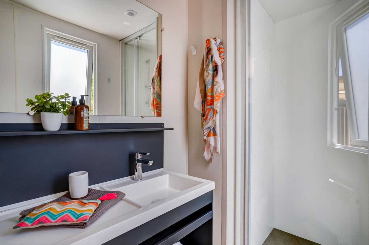 Cottage Friends 10p AirCon