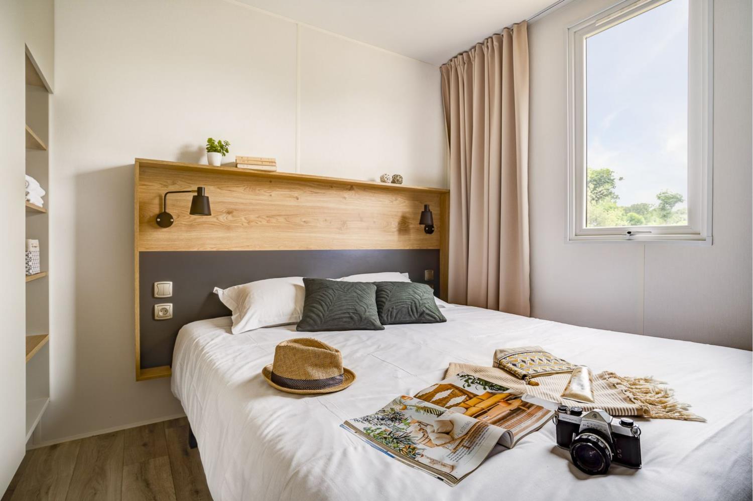 Swimming pool area near Cottage Friends 10p **** in France