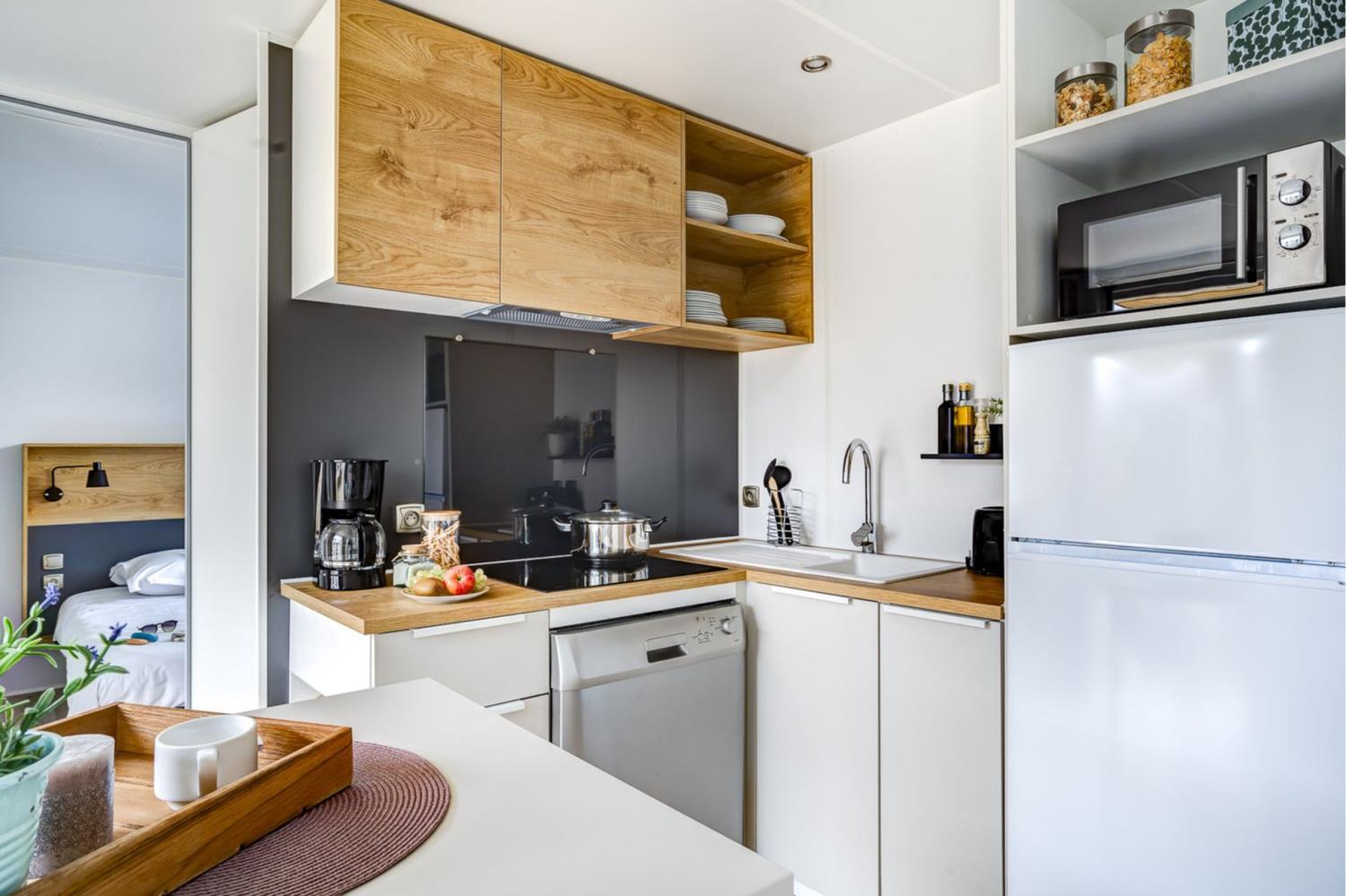 Outdoor terrace and garden at Cottage Friends 10p **** in France