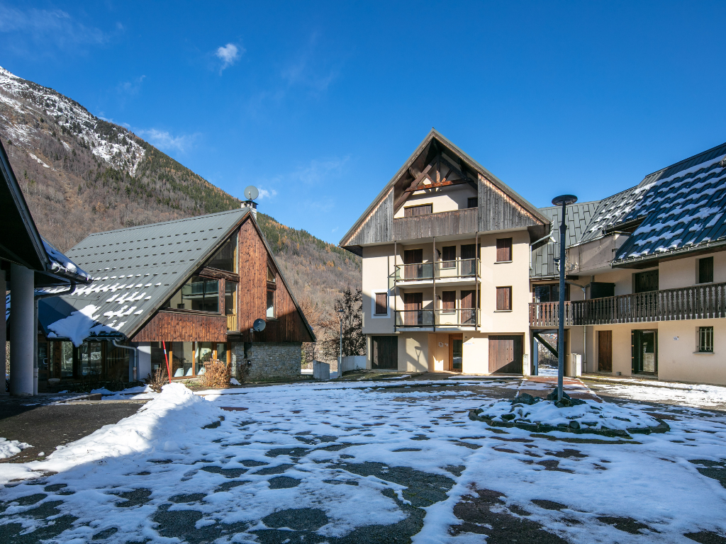 La Perrière*** 3P6S