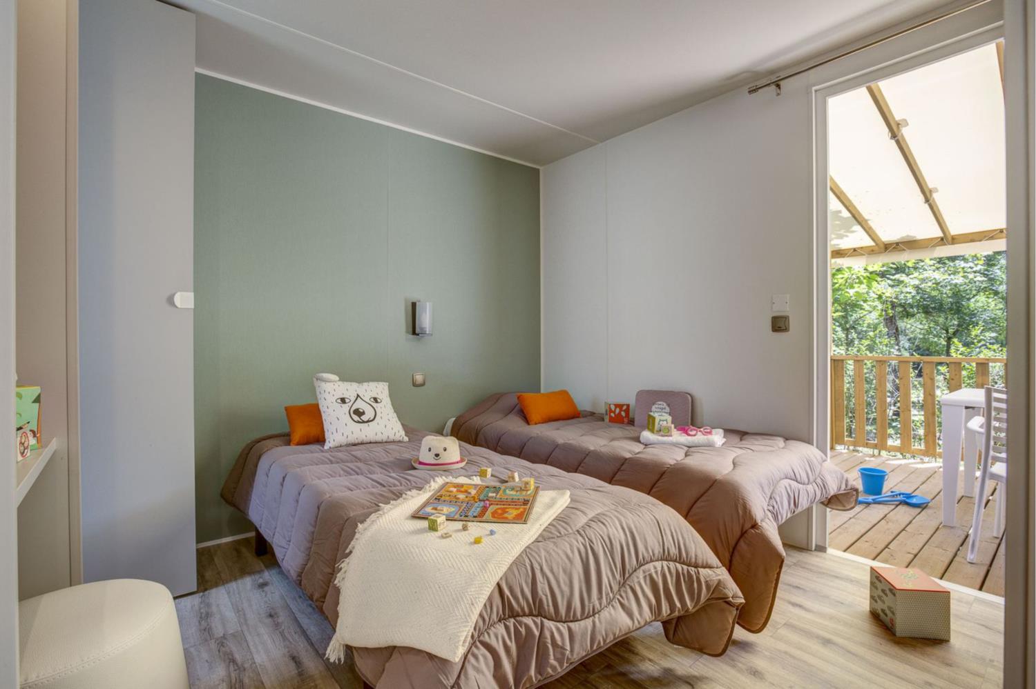 Swimming pool area near Cottage 4p 2Bdrms AirCon **** in France