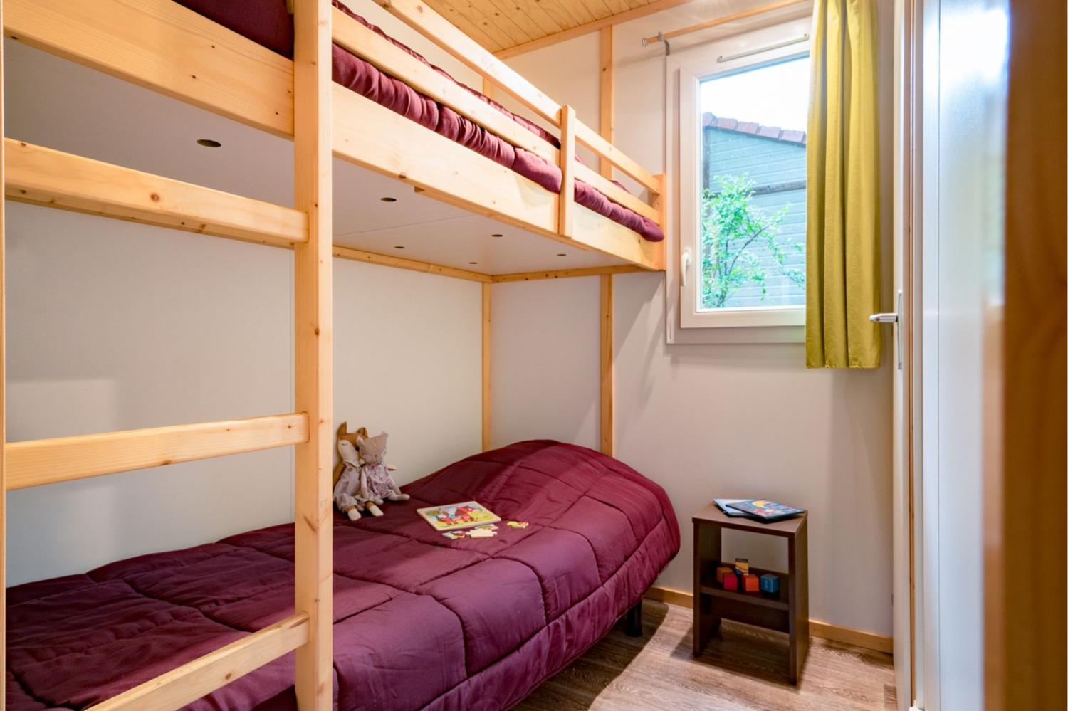 Outdoor terrace and garden at Chalet 6p 3Bdrms AirCon **** in France