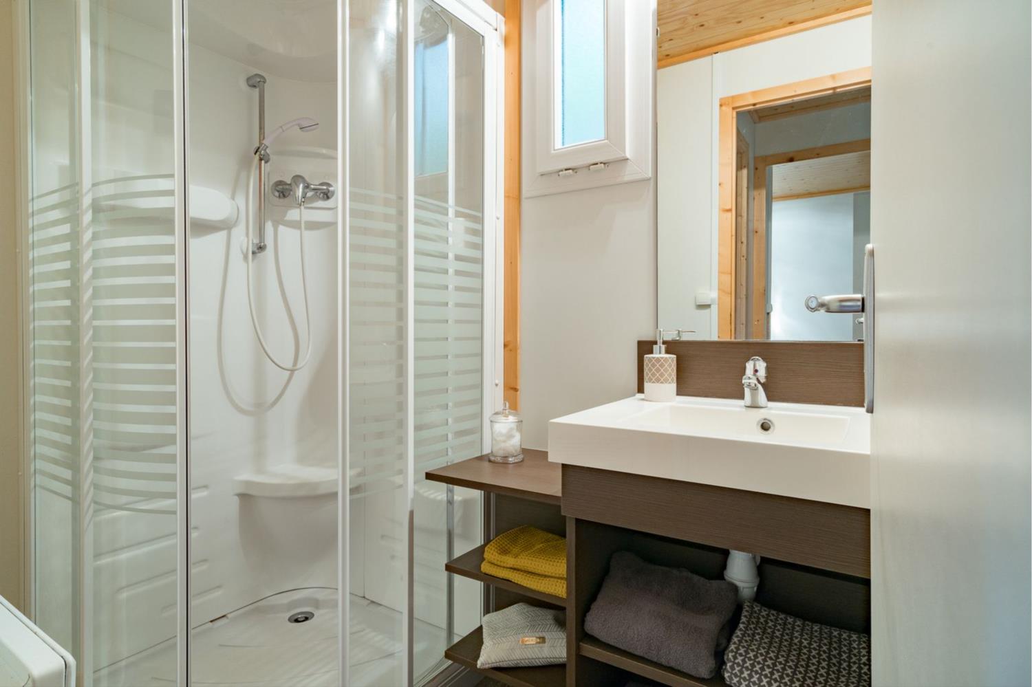 Swimming pool area near Chalet 6p 3Bdrms AirCon **** in France