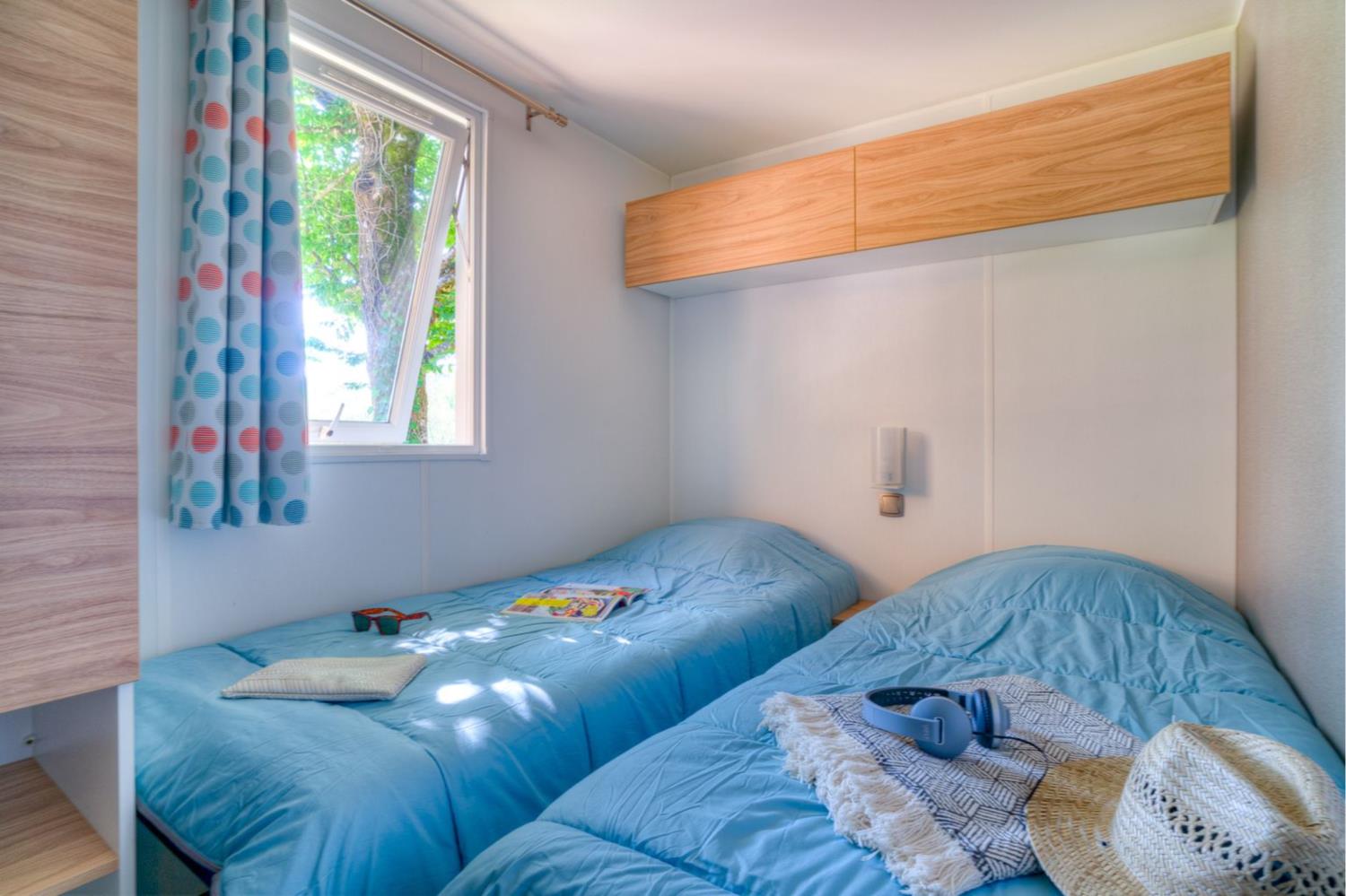 Outdoor terrace and garden at Cottage 6p 3Bdrms AirCon **** in France