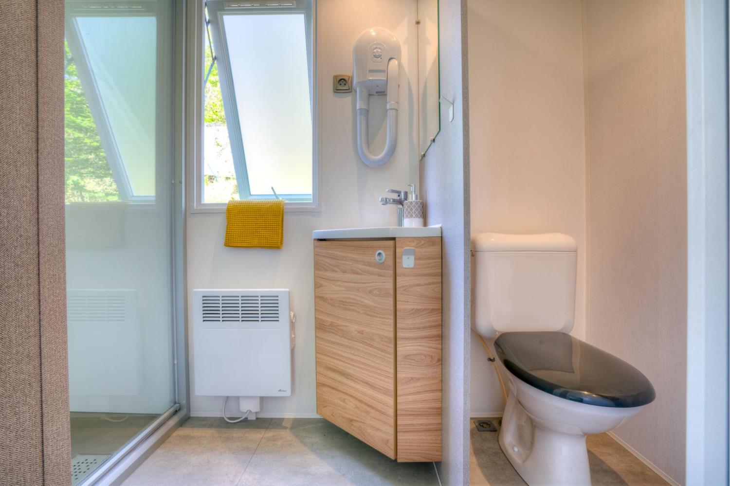 Swimming pool area near Cottage 6p 3Bdrms AirCon **** in France