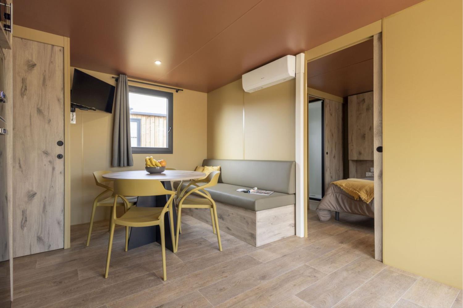 Swimming pool area near Cottage Milandes in France