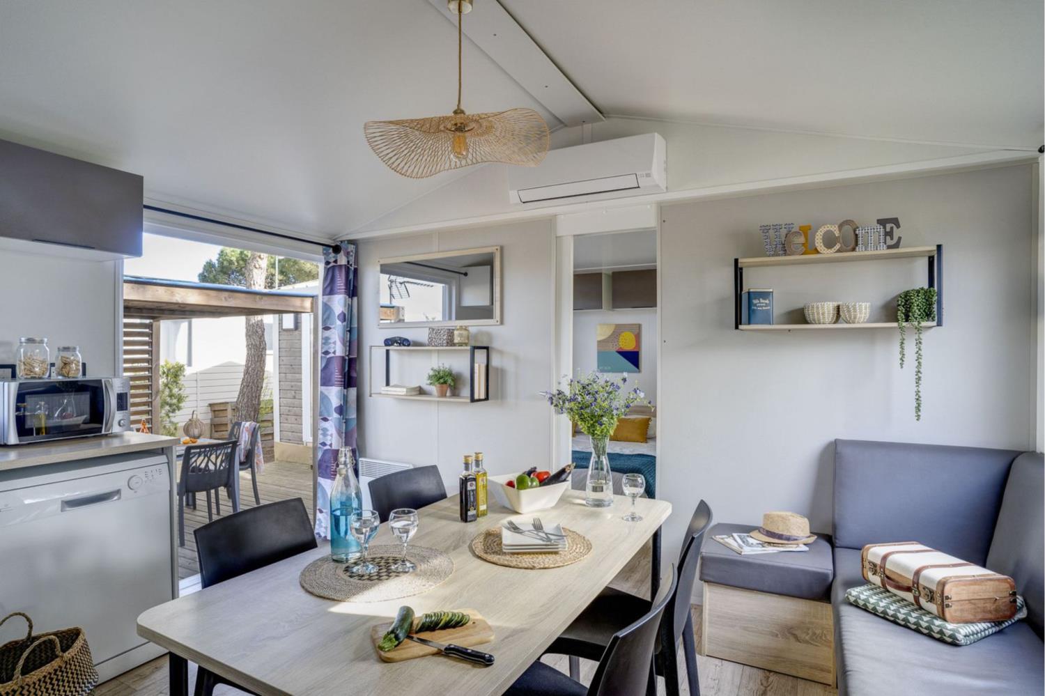 Outdoor terrace and garden at Cottage Bahia with suite 7p 3Bdrms AirCo in France