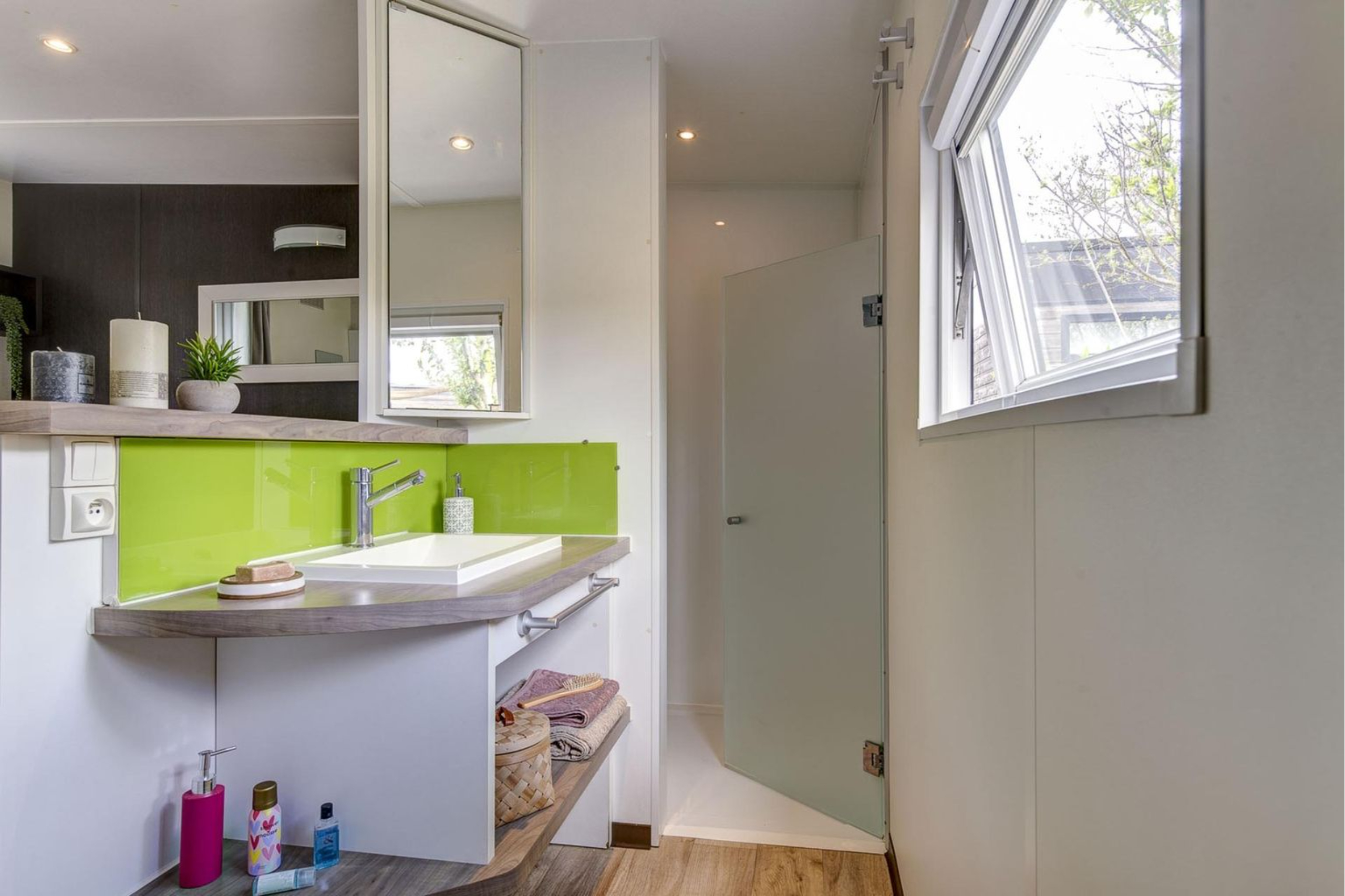 Outdoor terrace and garden at Cottage Taos with suite 7p 3Bdrms AirCon in France