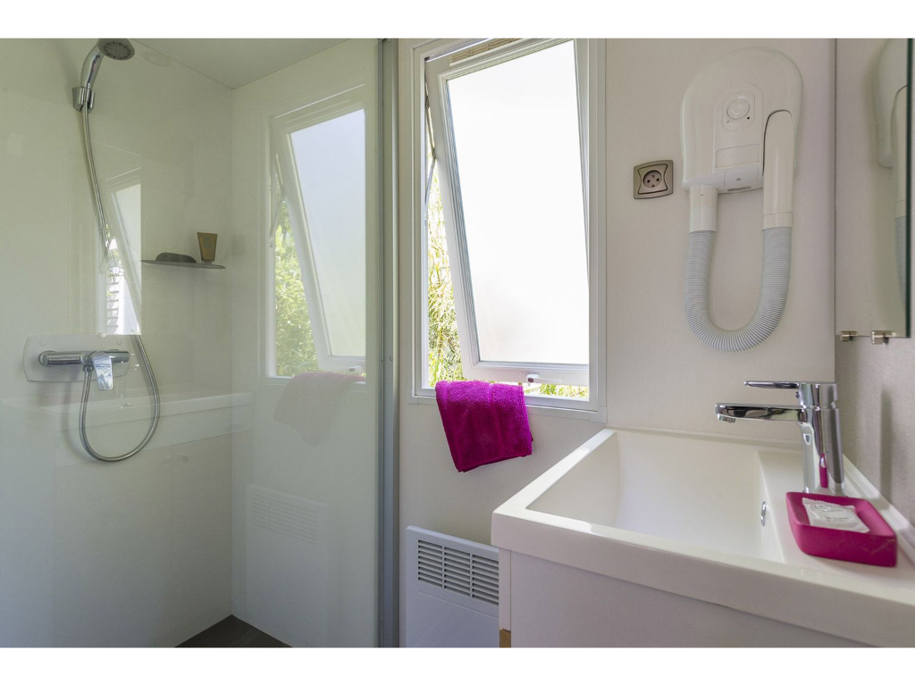 Swimming pool area near Cottage Friends 12p 6Bdrms AirCon **** in France