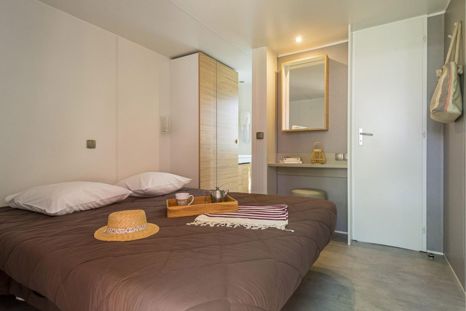 Outdoor terrace and garden at Cottage Friends 10p 5Bdrms AirCon **** in France