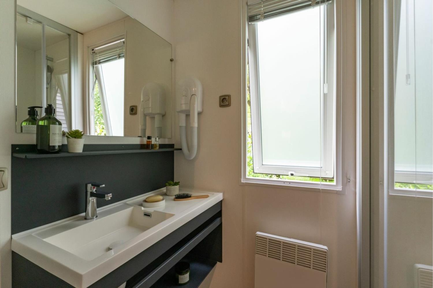 Swimming pool area near Cottage Papillon 4p 2Bdrms AirCon **** in France