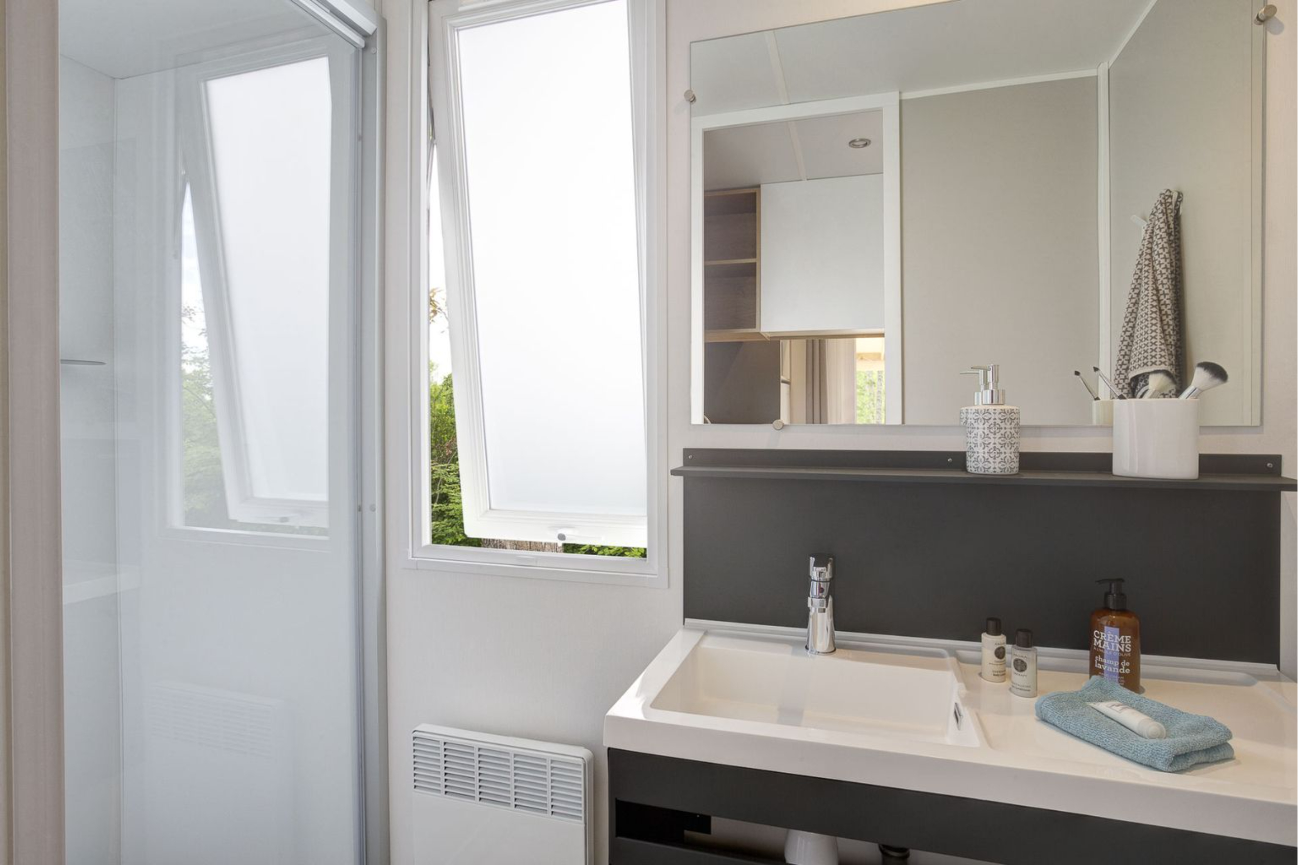 Swimming pool area near Cottage 6p 3Bdrms AirCon **** in France