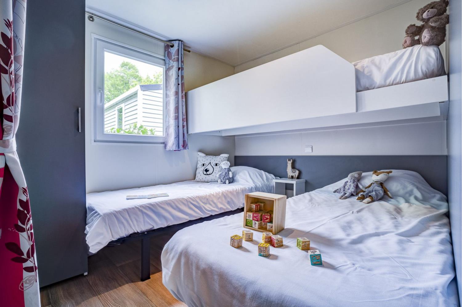 Cottage 5p 2Bdrms ****