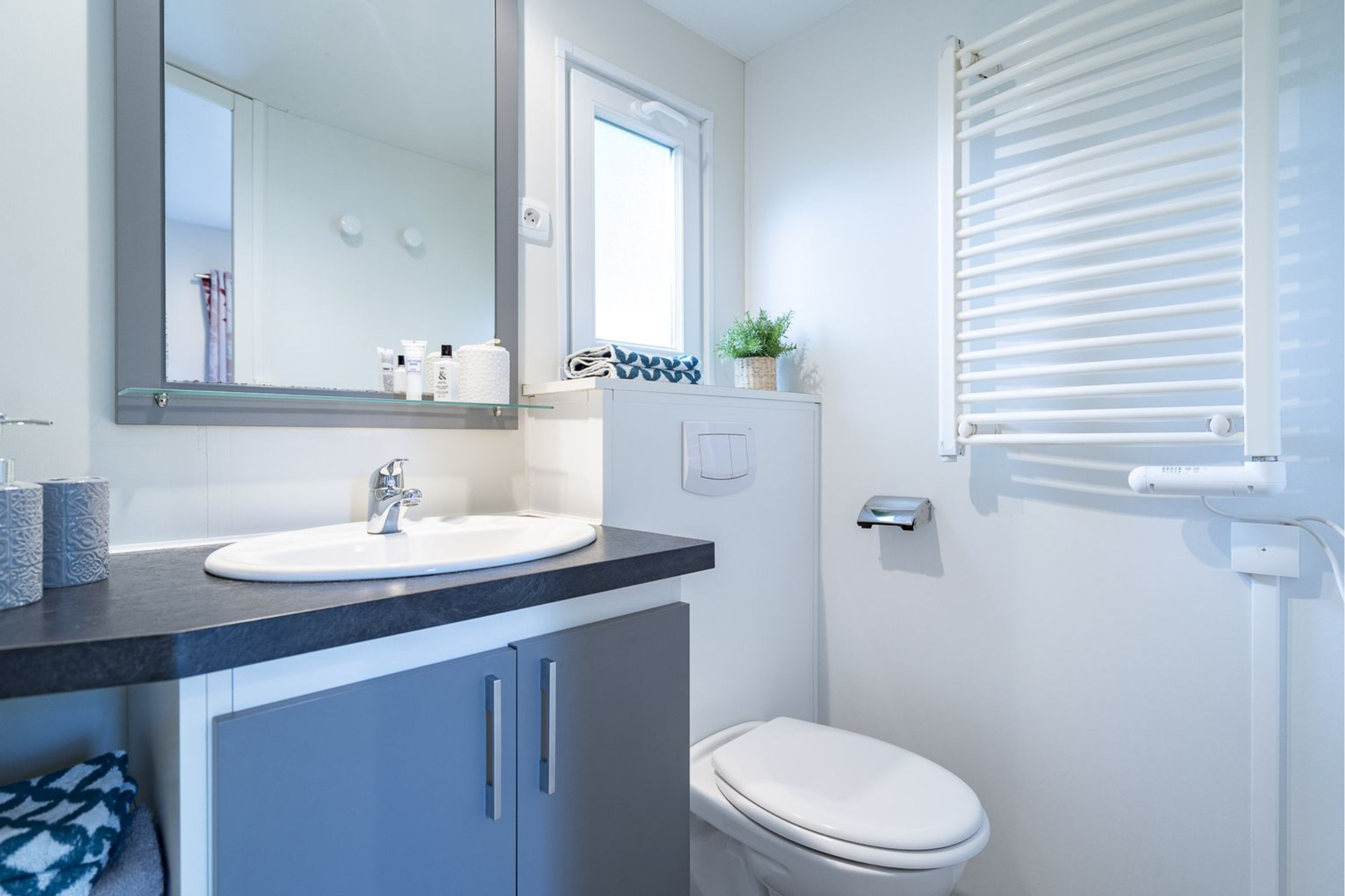 Cottage 5p 2Bdrms ****