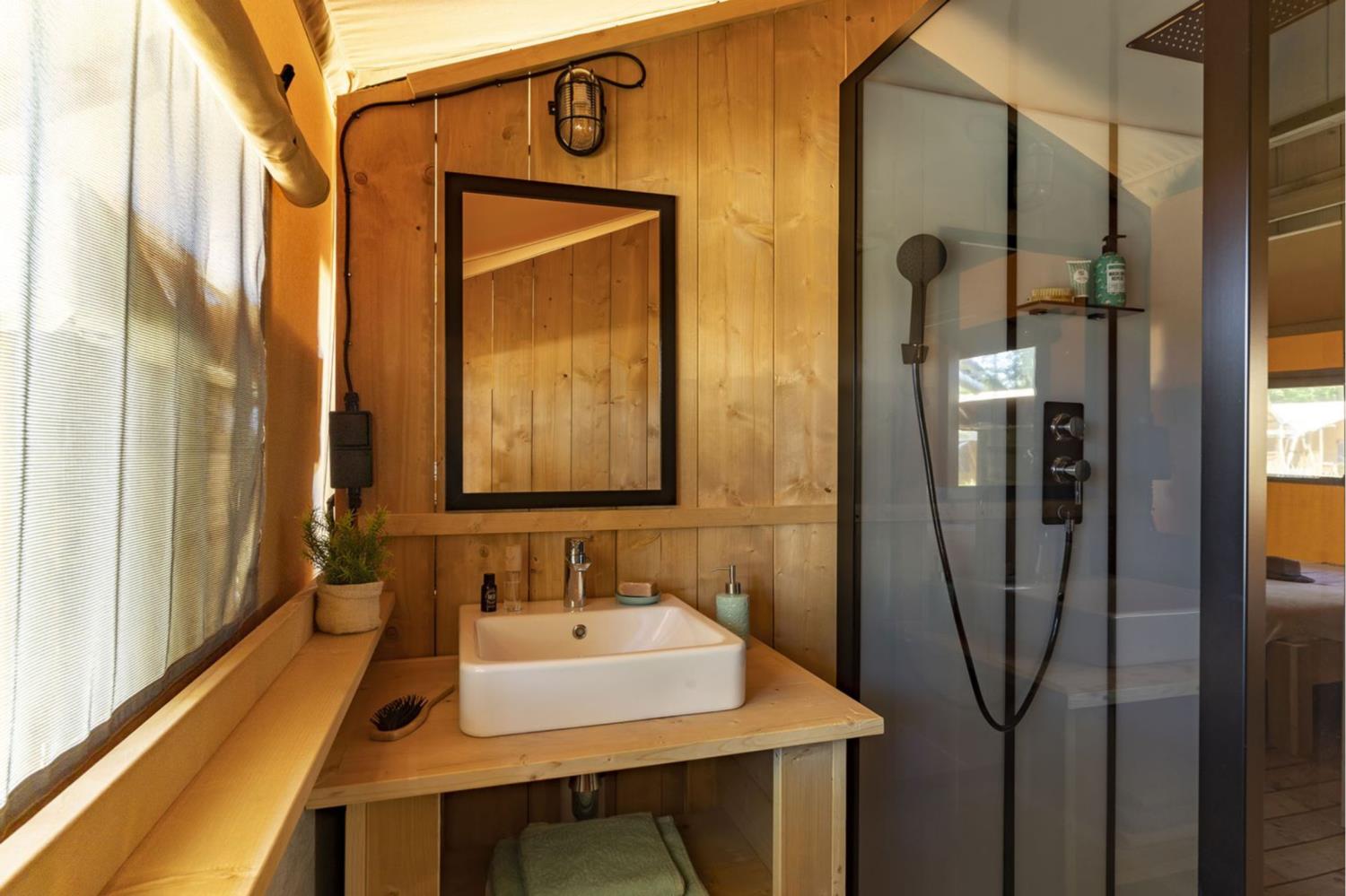 Lodge Safari 5p 2Bdrms ****