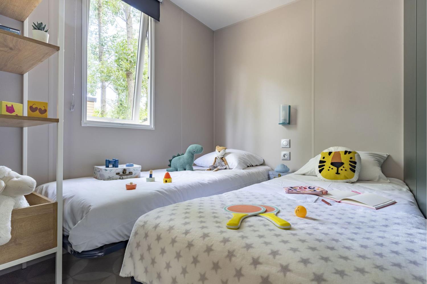 Outdoor terrace and garden at Cottage 4p 2Bdrms AirCon **** in France