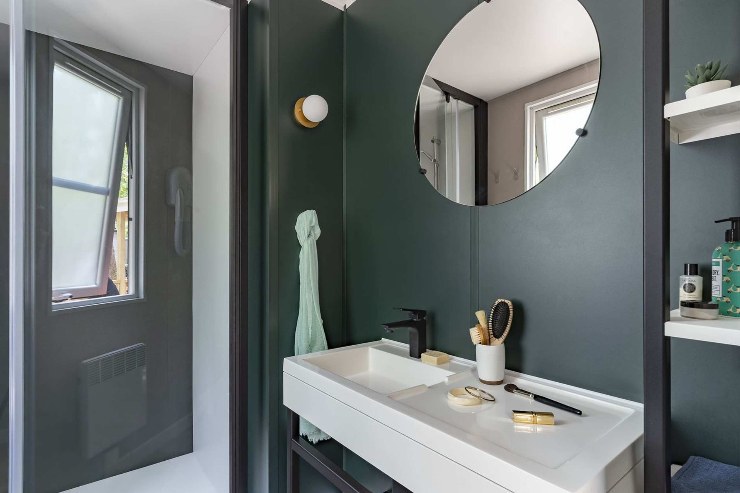 Swimming pool area near Cottage 4p 2Bdrms AirCon **** in France