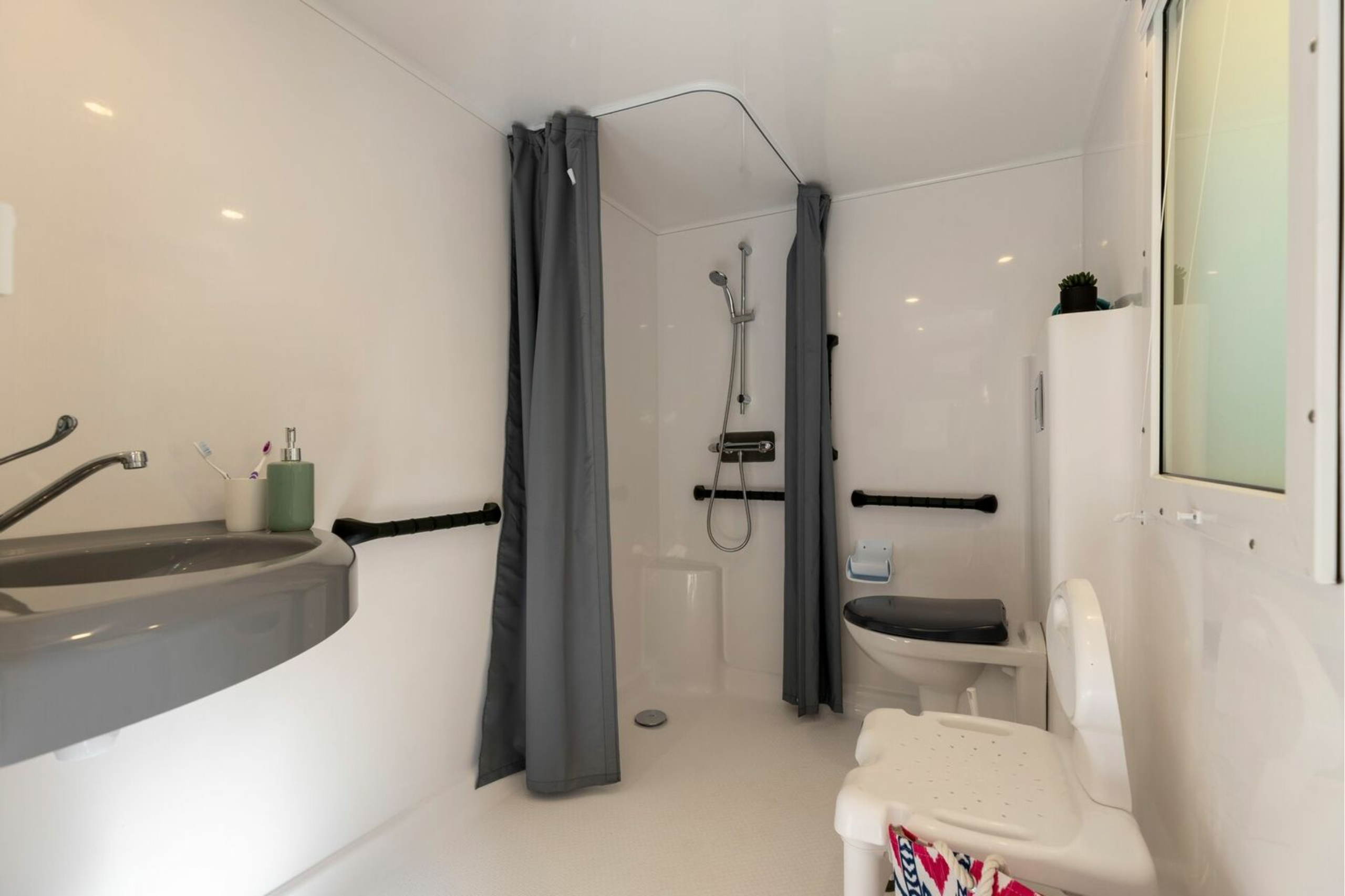 Swimming pool area near Cottage 4p 2Bdrms AirCon **** in France