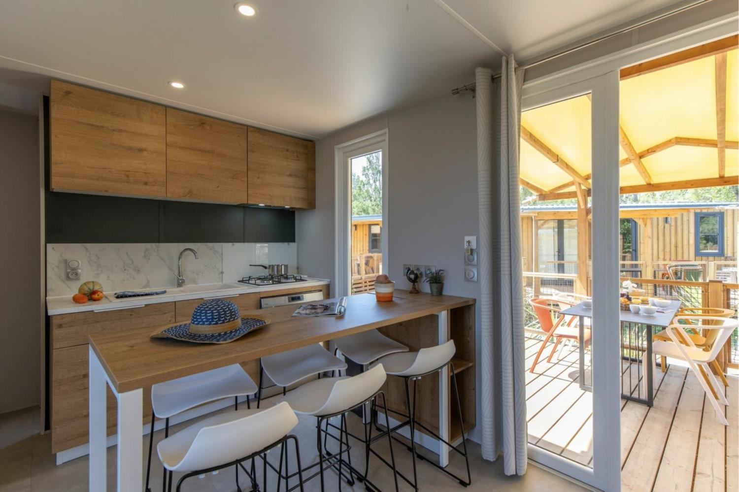 Outdoor terrace and garden at Cottage Playa del Sol 6p 3Bdrms AirCon P in France