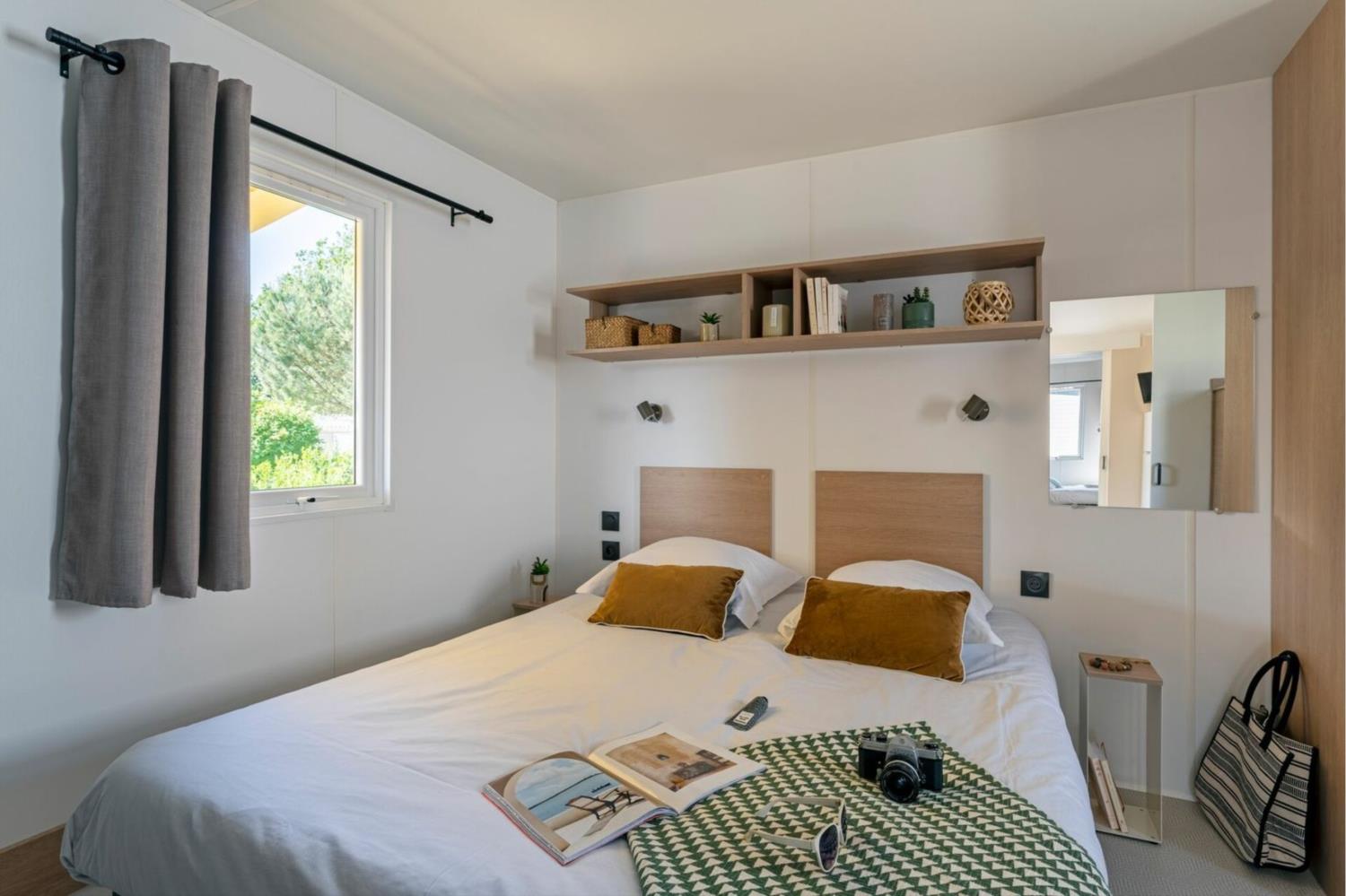 Outdoor terrace and garden at Cottage 4p 2Bdrms AirCon **** in France