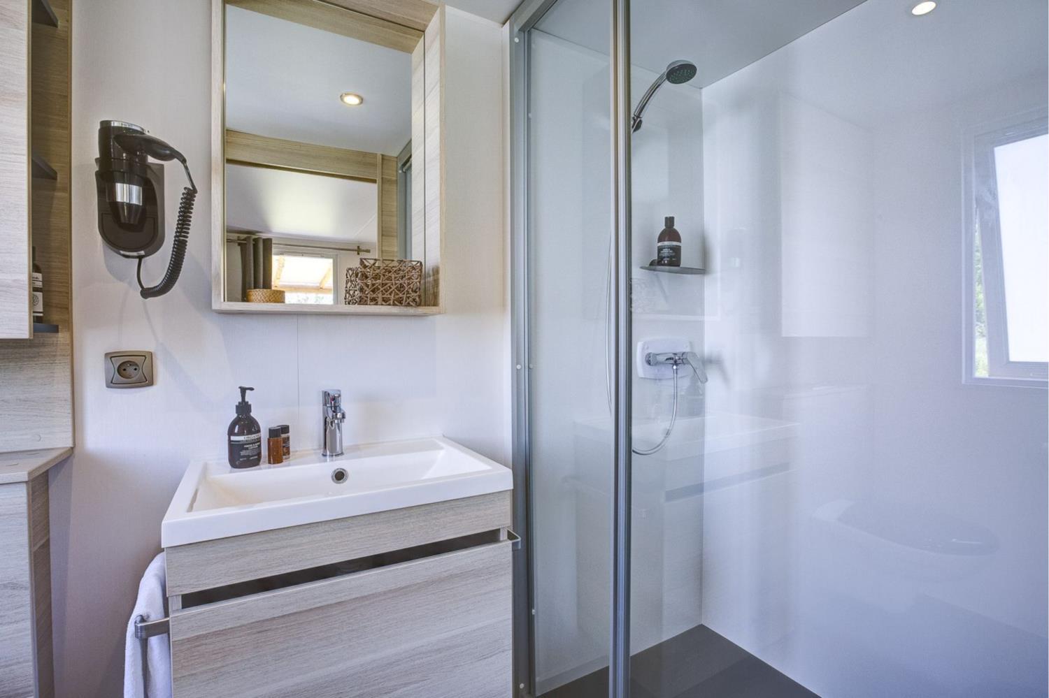 Swimming pool area near Cottage Keywest Family 6p 3Bdrms AirConP in France