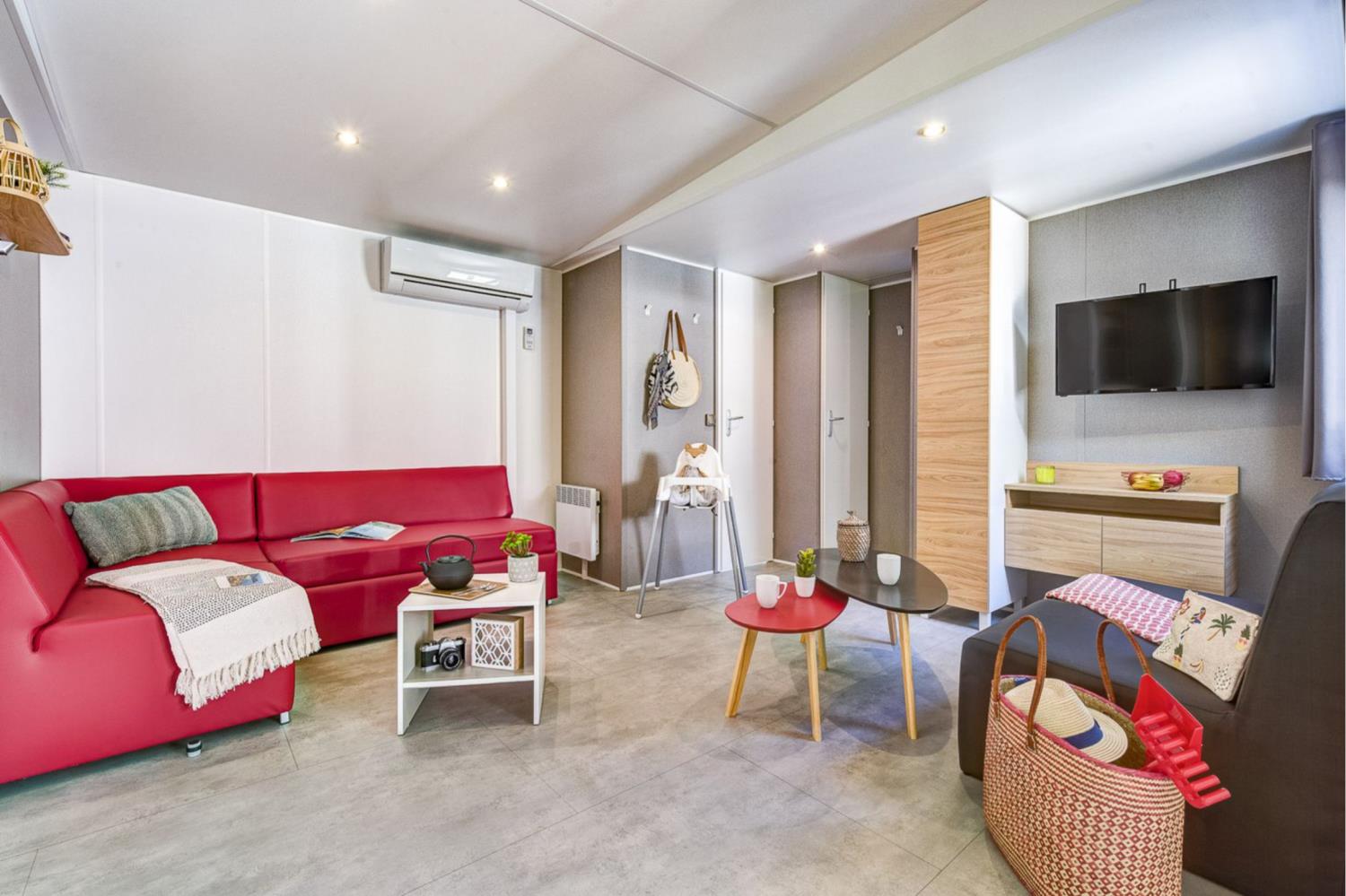 Bedroom accommodation at Cottage 10p 6Bdrms AirCon **** in France