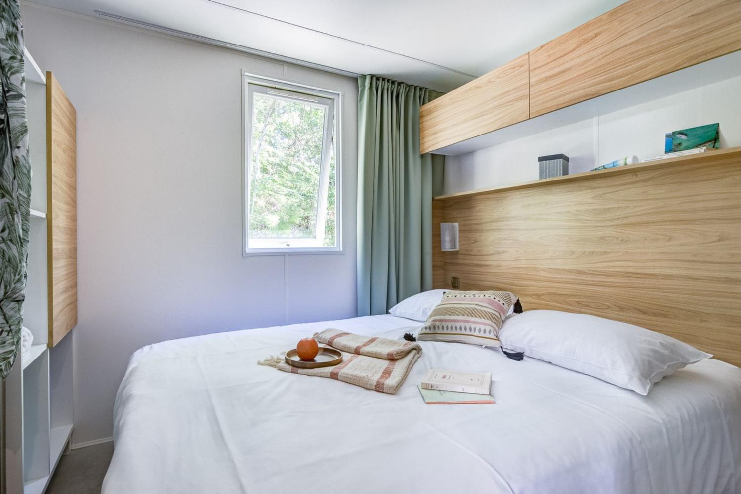 Swimming pool area near Cottage 10p 6Bdrms AirCon **** in France