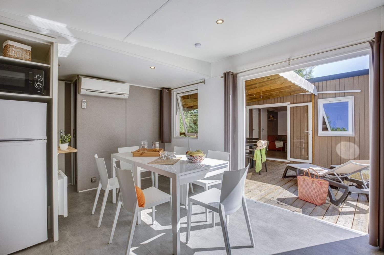 Outdoor terrace and garden at Cottage 10p 6Bdrms AirCon **** in France